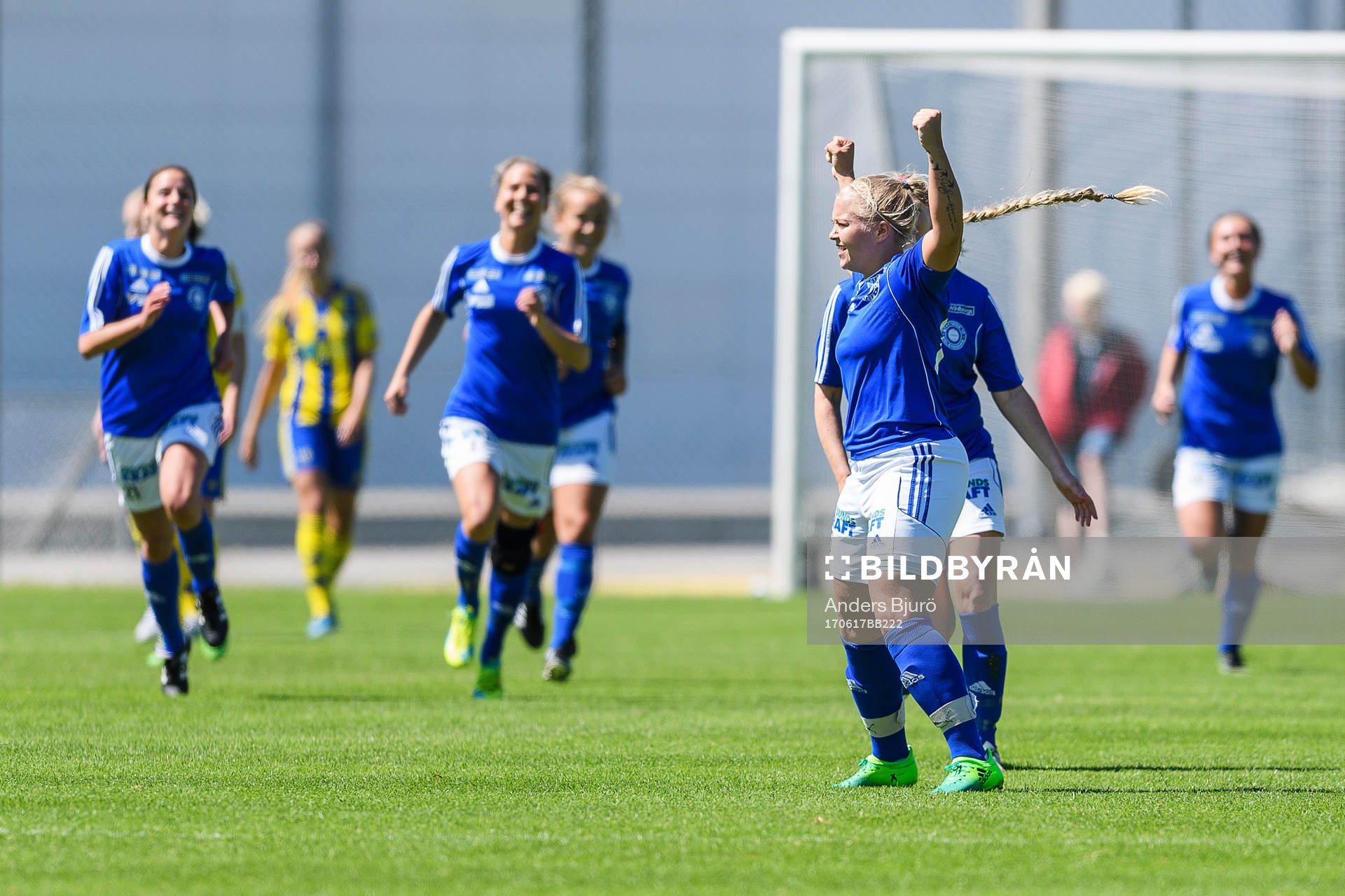 Stattenas Stephanie Petersson jublar