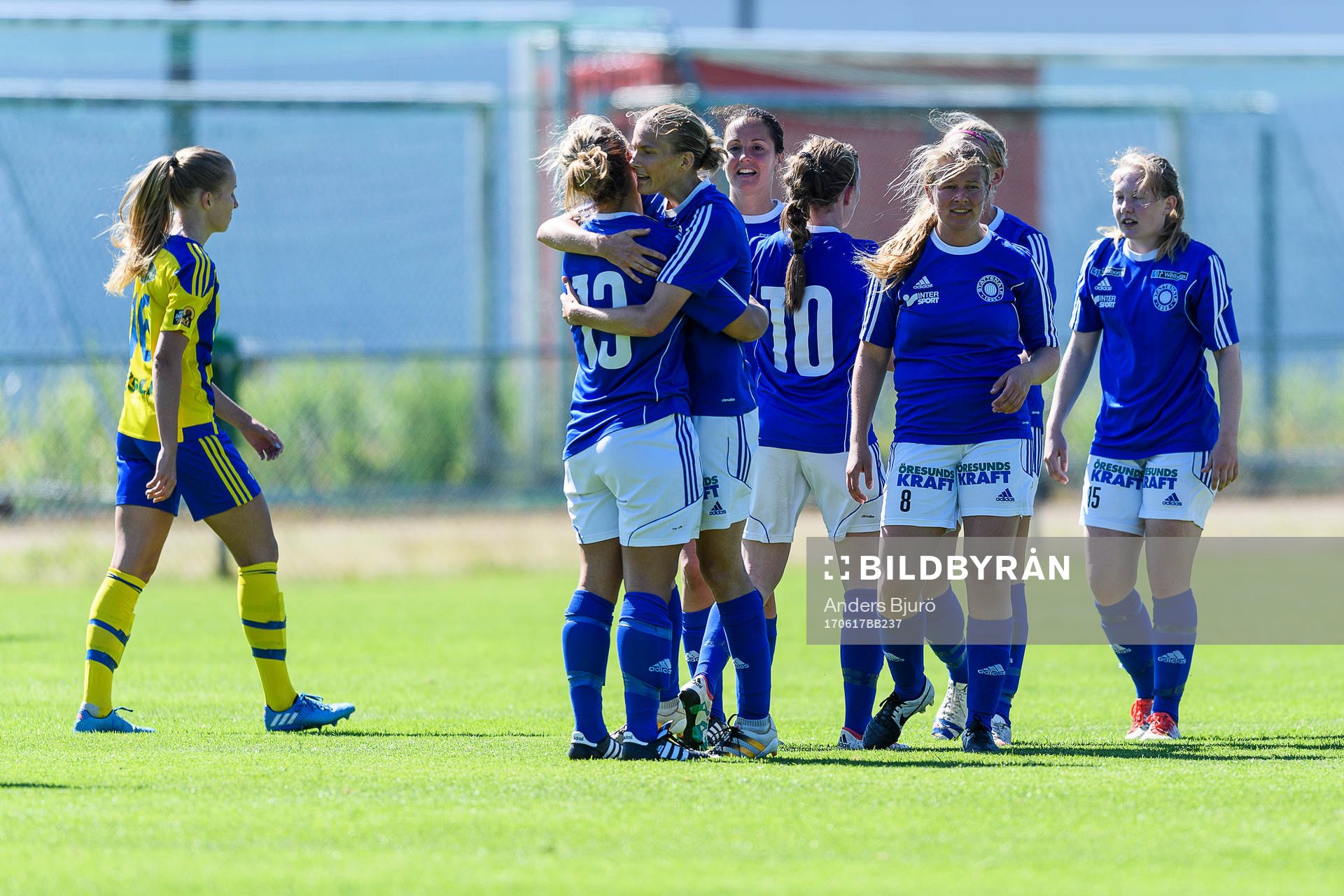 Stattenas spelare jublade efter fotbollsmatchen i damernas division 1 Södra Götaland mellan Stattena och Eskilsminne den 17 juni 2017 i Helsingborg.