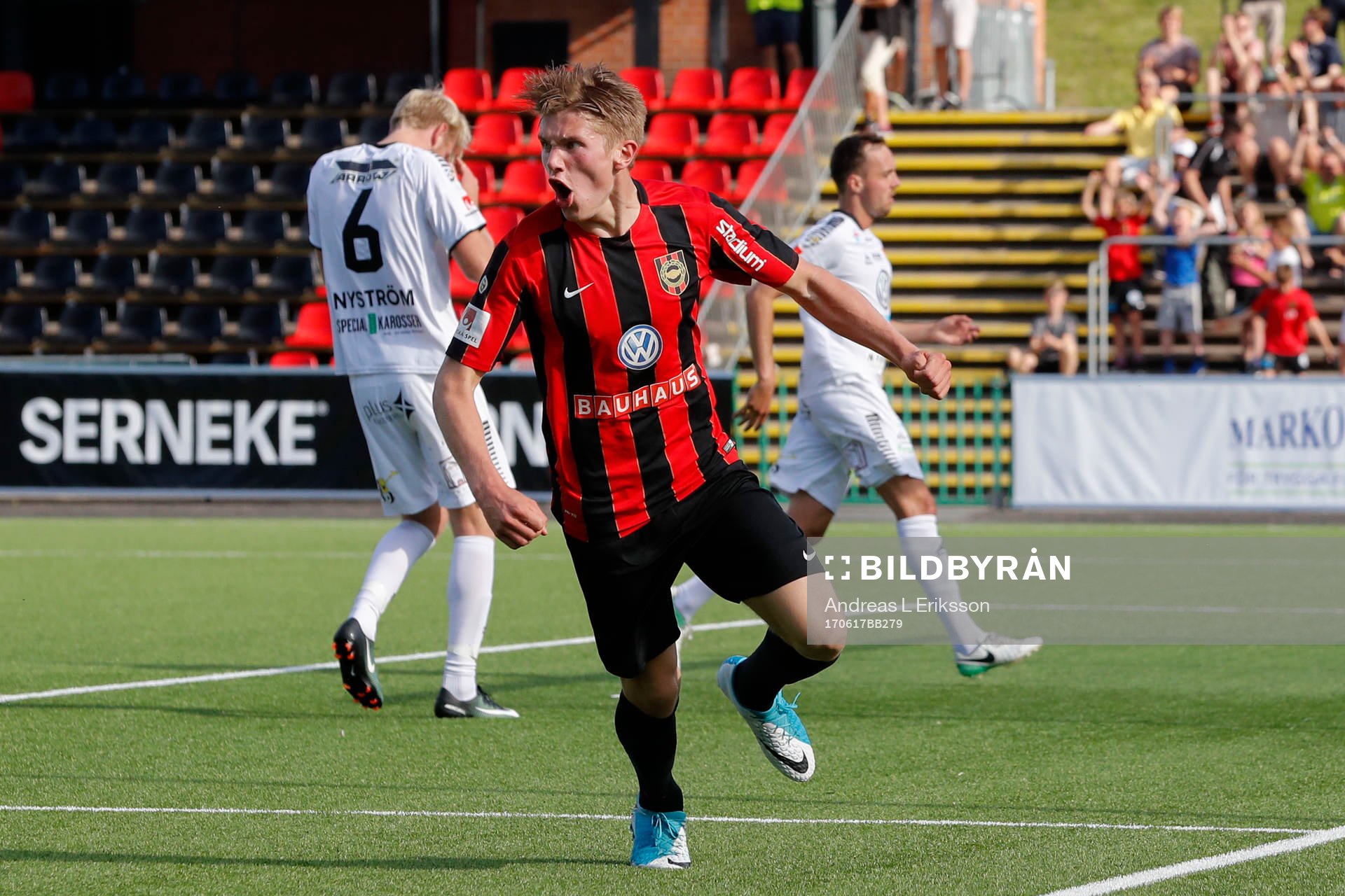 GAIS Sebastian Möller jublar efter att han gjort 3-1-målet under fotbollsmatchen i Superettan mellan Brommapojkarna och GAIS den 17 juni 2017 i Stockholm.