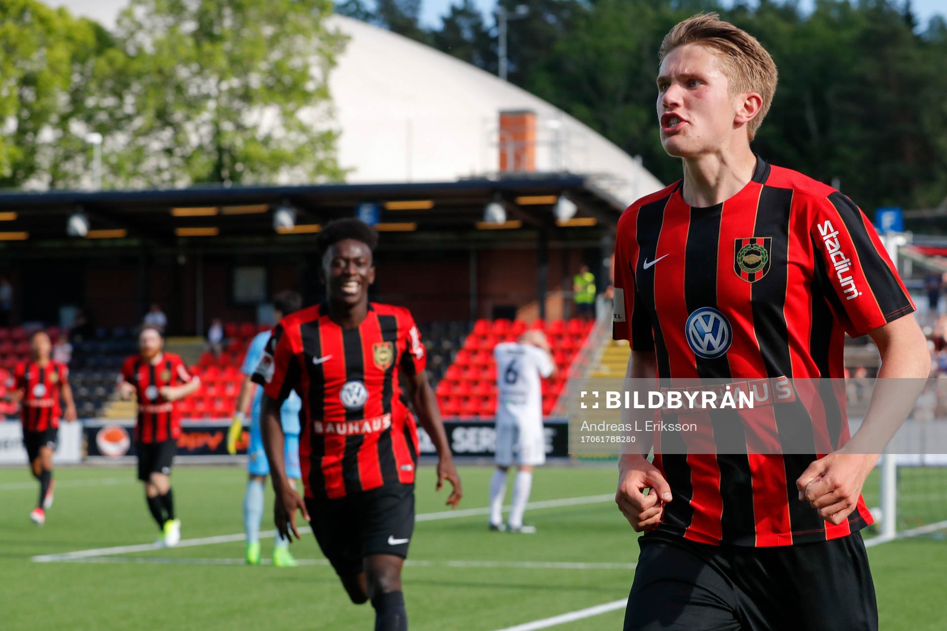 Brommapojkarnas Viktor Gyökeres jublar