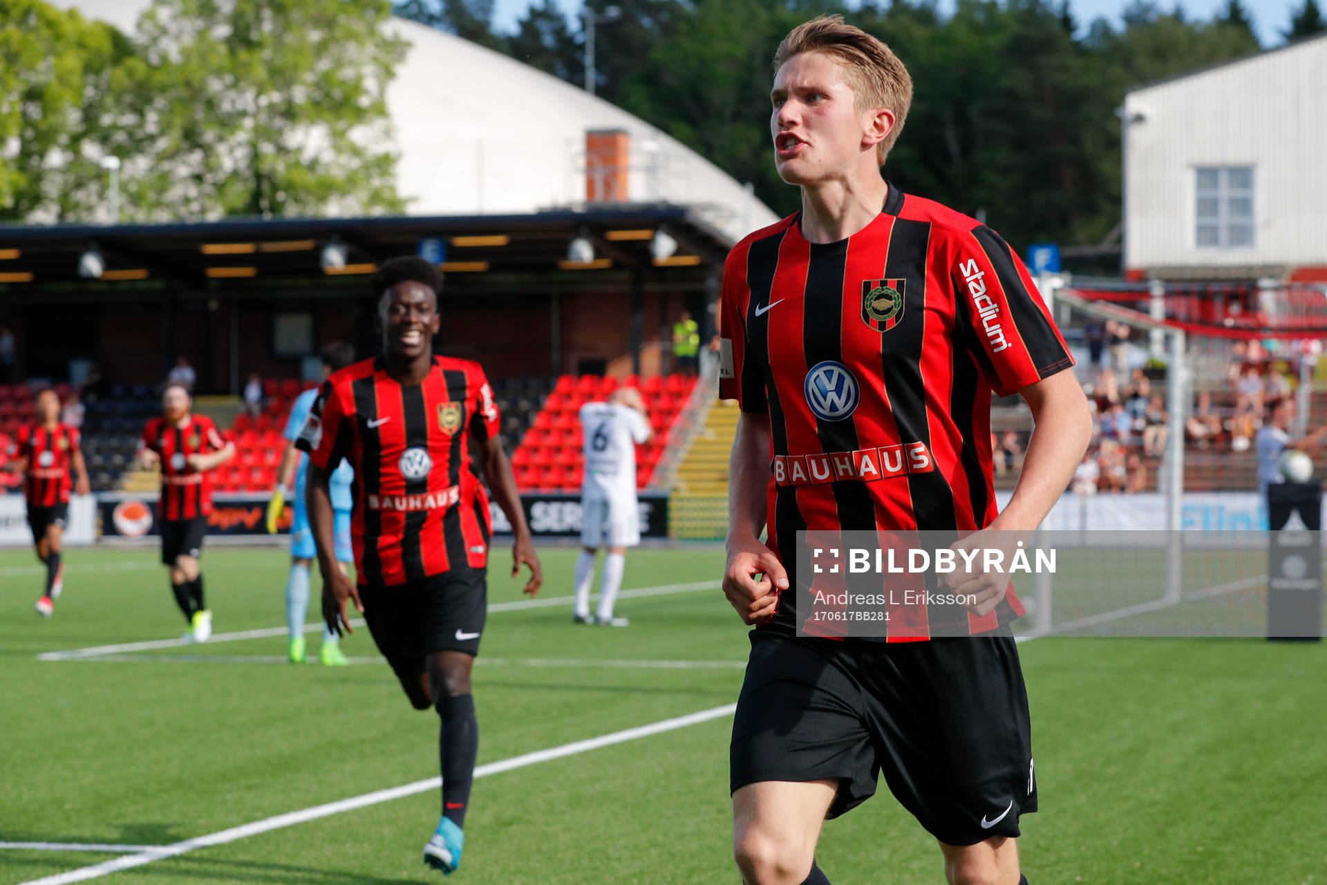 Brommapojkarnas Viktor Gyökeres jublar