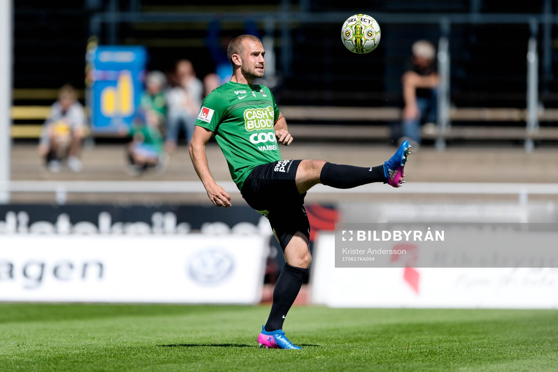 Varbergs Sebastian Starke Hedlund före fotbollsmatchen i Superettan mellan Varberg och Degerfors den 17 juni 2017 i Varberg.