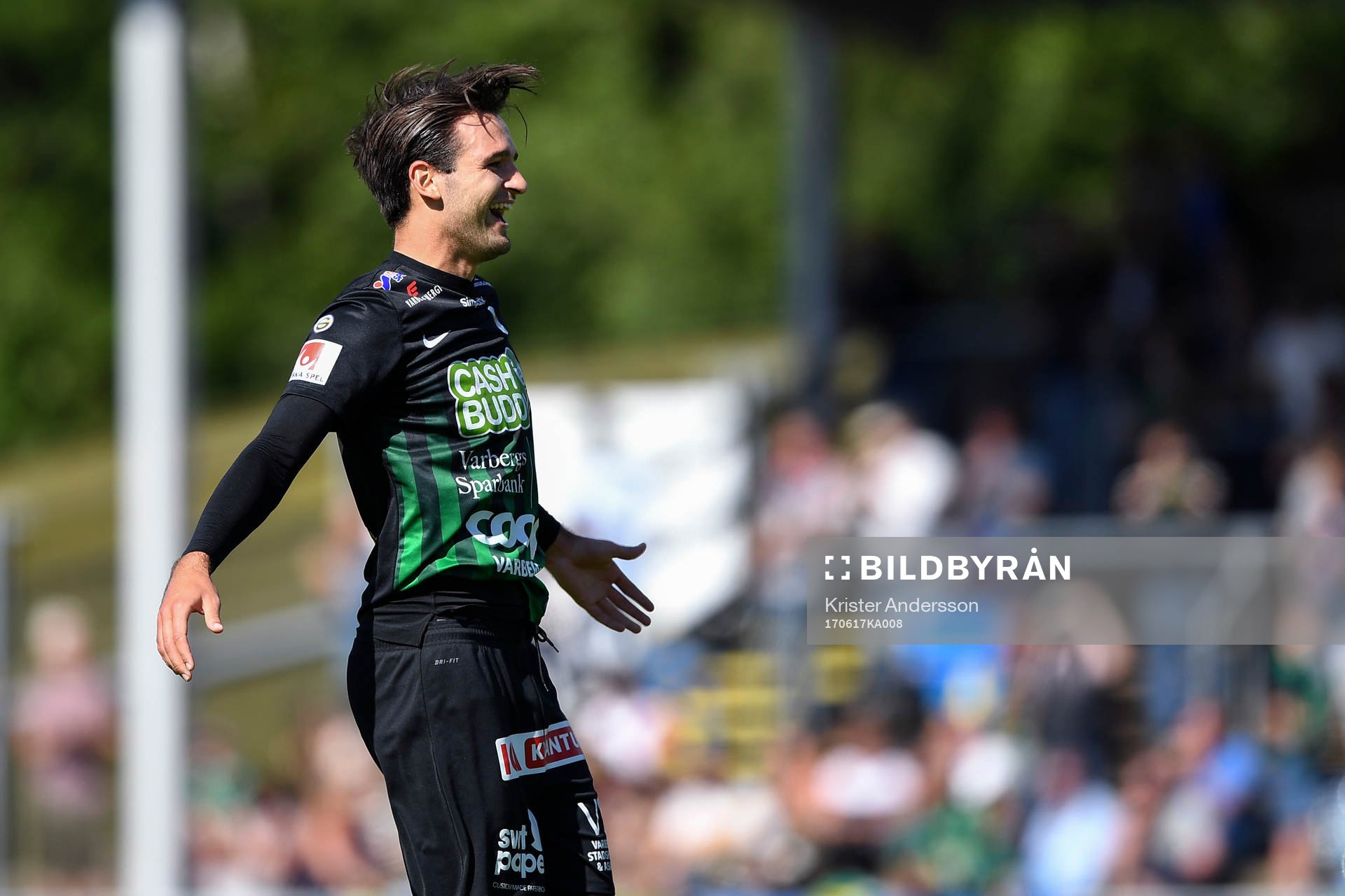 Varbergs Oliver Stanisic jublar efter att han gjort 2-0-målet under fotbollsmatchen i Superettan mellan Varberg och Degerfors den 17 juni 2017 i Varberg.