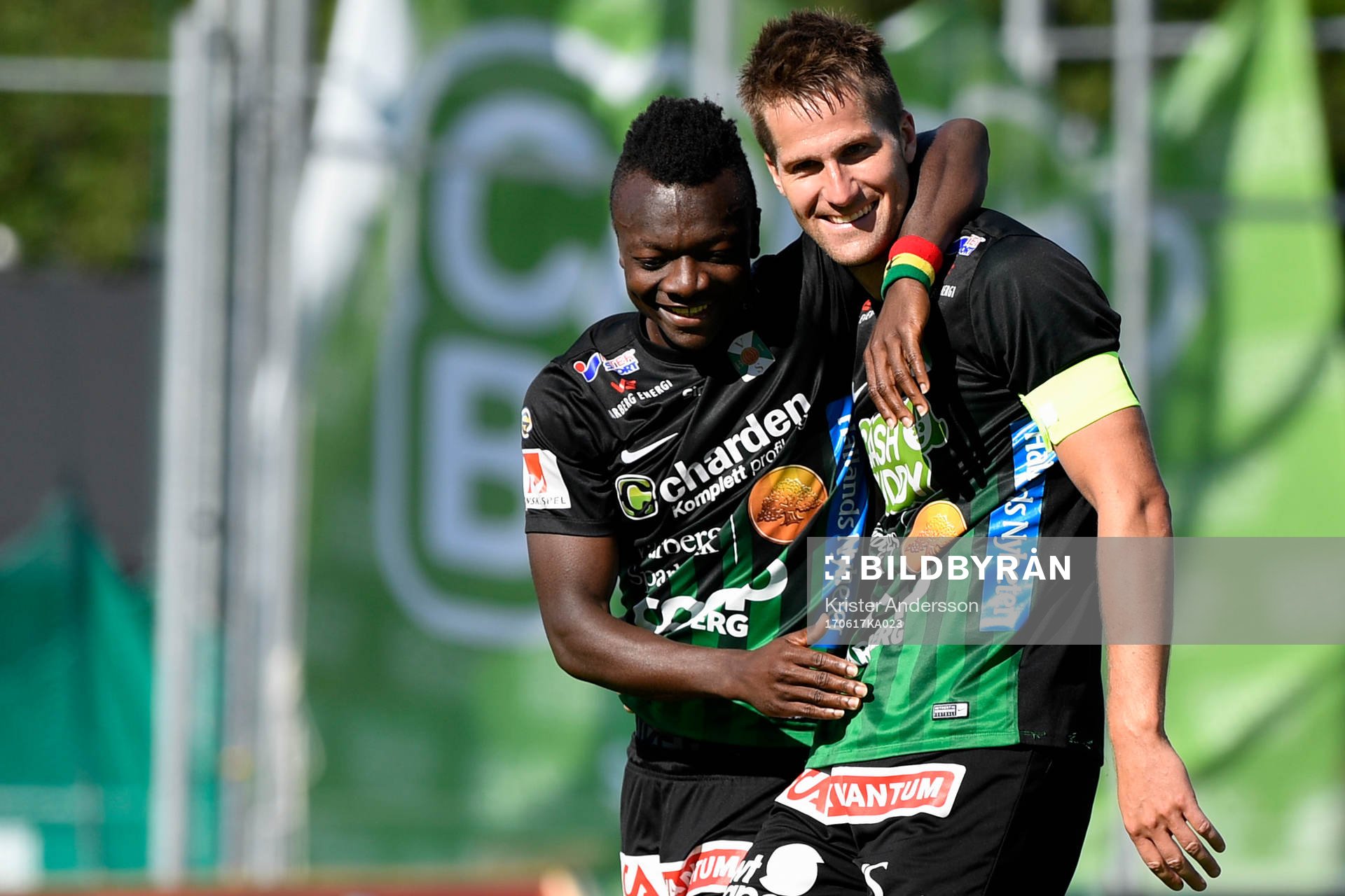 Varbergs Thomas Boakye jublar med målskytten till 4-0
