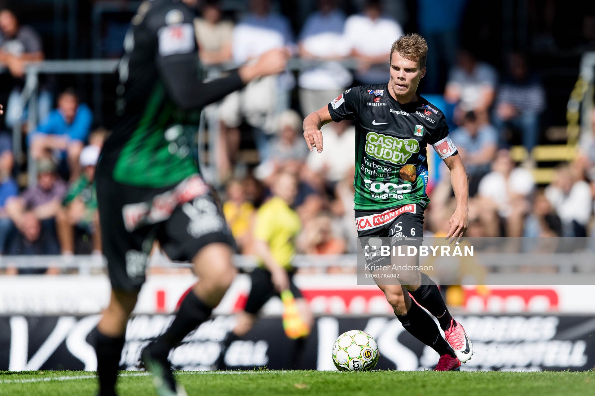 Varbergs Elias Andersson under fotbollsmatchen i Superettan mellan Varberg och Degerfors den 17 juni 2017 i Varberg.