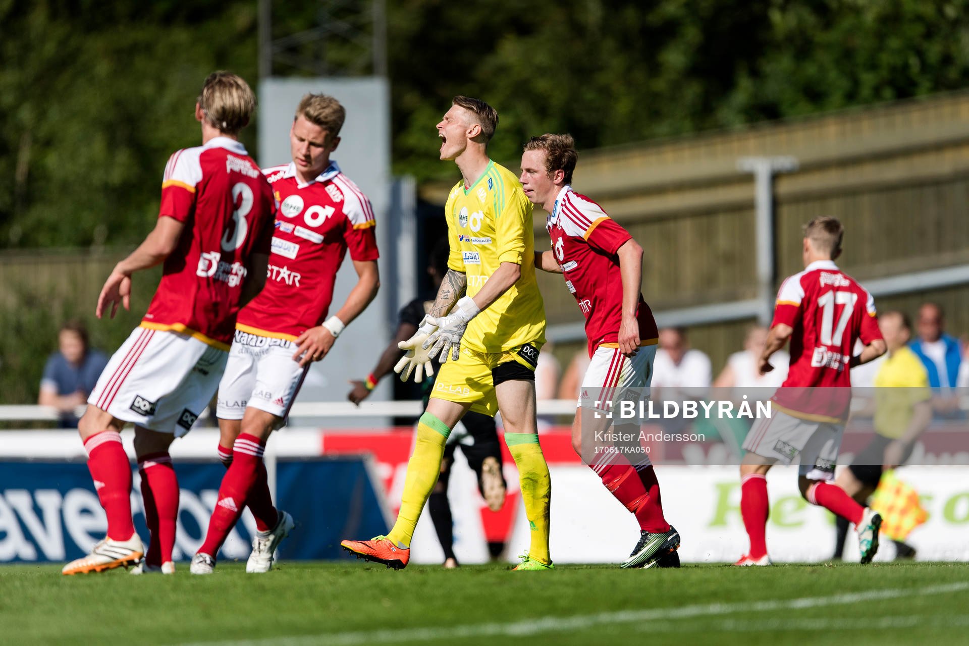 Degerfors målvakt Jesse Öst deppar