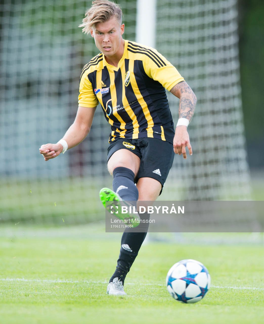 IFK Hässleholms Philip Wikström i matchen i division 2