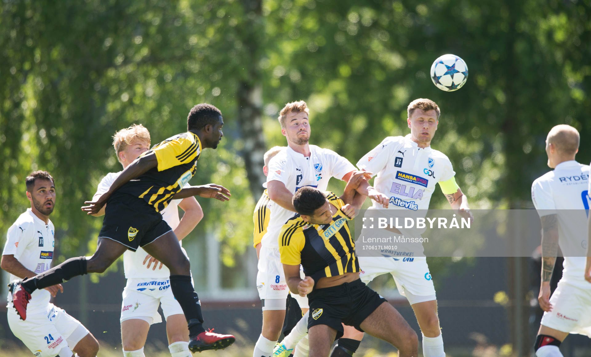 IFK Hässleholms Abelto Ikose nickar i matchen i division 2