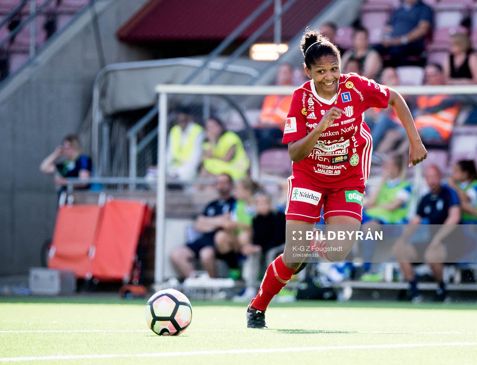 Piteås Madelen Janogy och Eskilstunas Petra Johansson