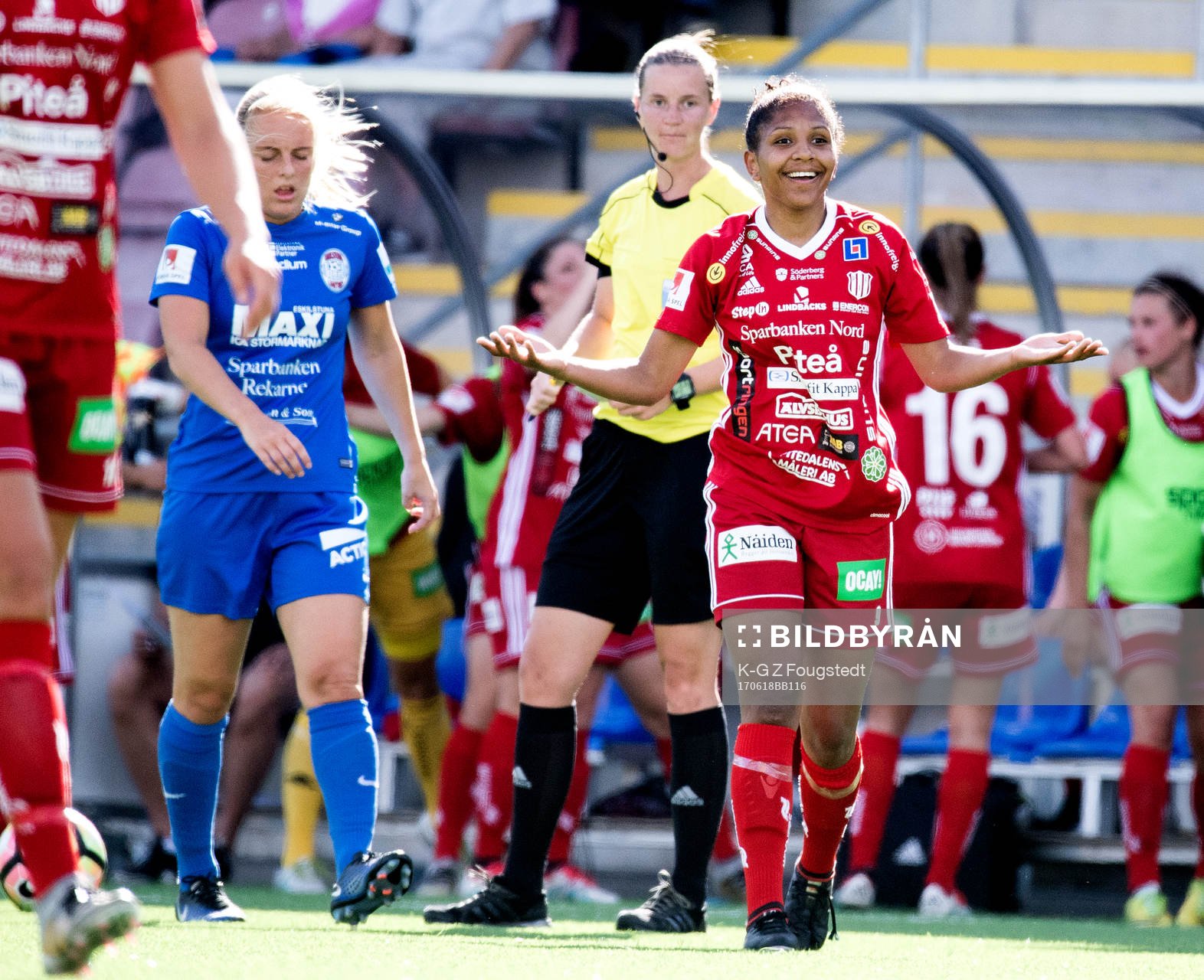 Piteås Madelen Janogy och Eskilstunas Petra Johansson