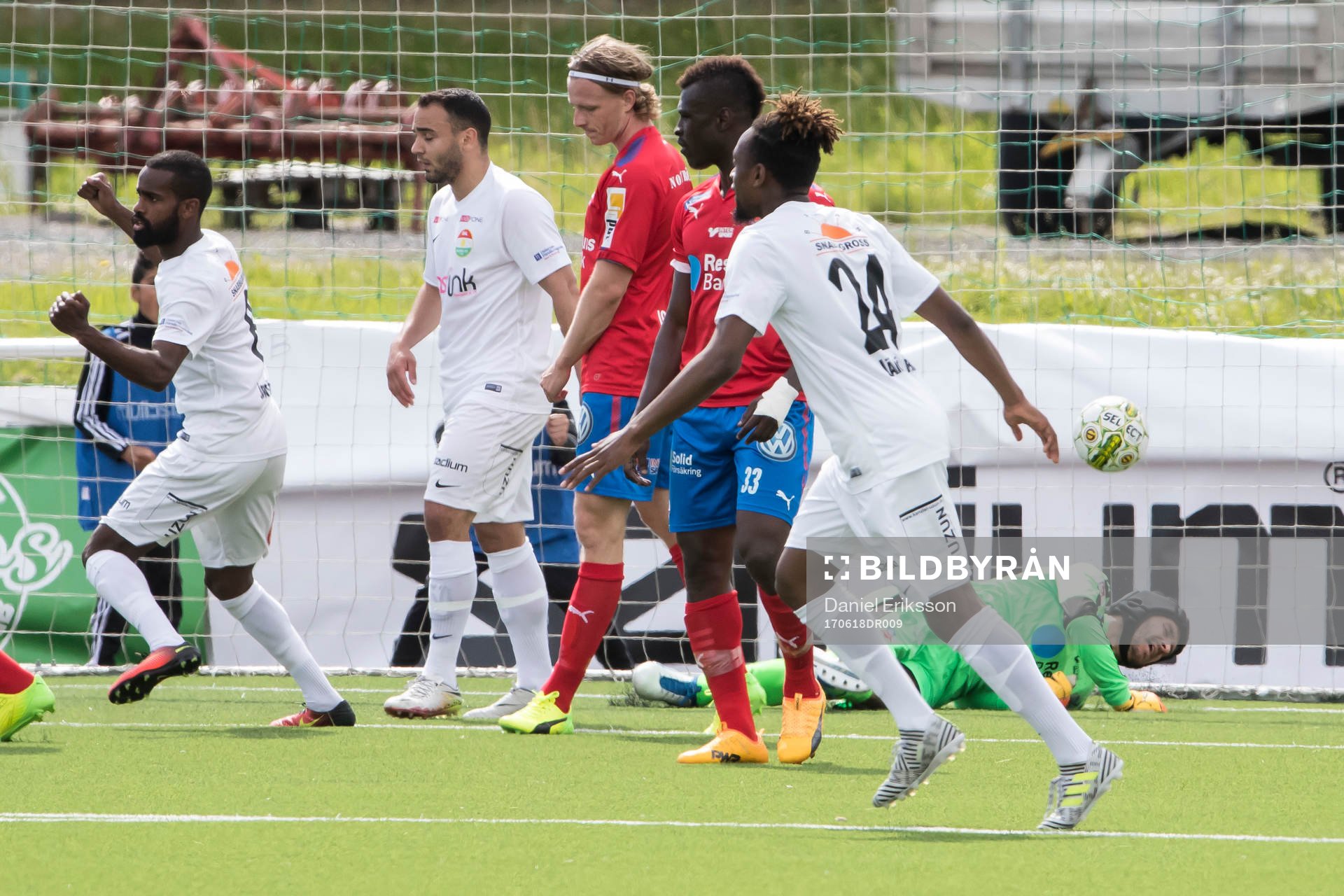1-0 bakom Helsingborgs målvakt Matt Pyzdrowski  i