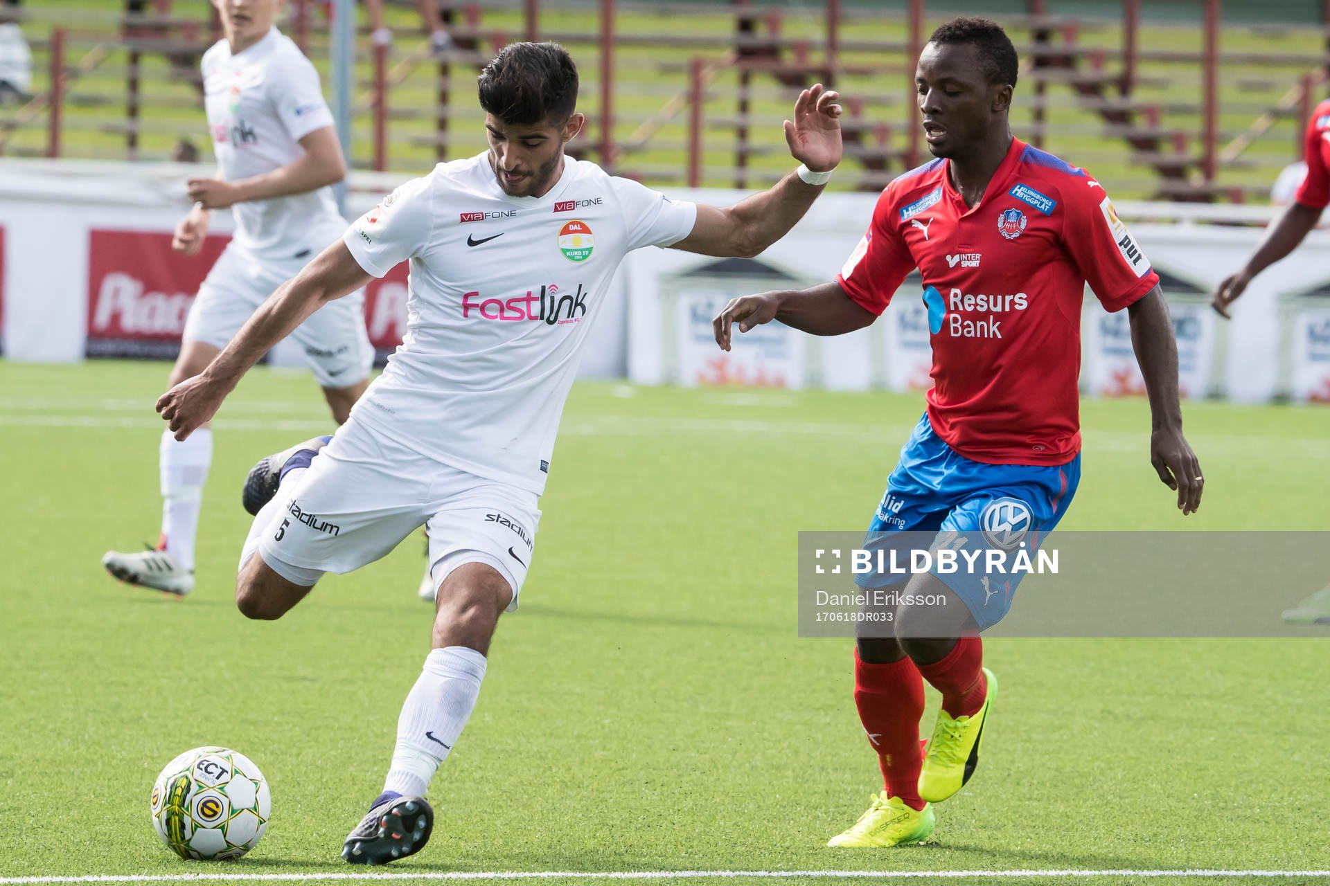 Dalkurds Rewan Amin och Helsingborgs Monday Samuel  i