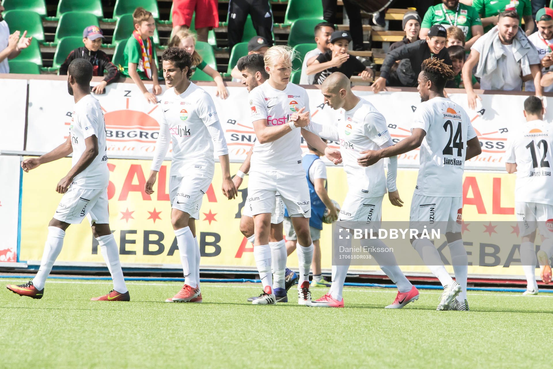 Dalkurds spelarna jublar