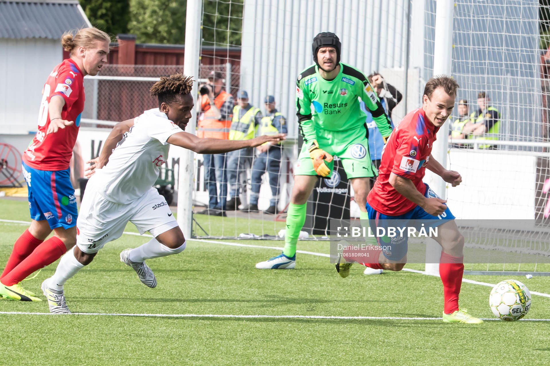 Helsingborgs Anton Wede och Dalkurds Heradi Rashidi  i