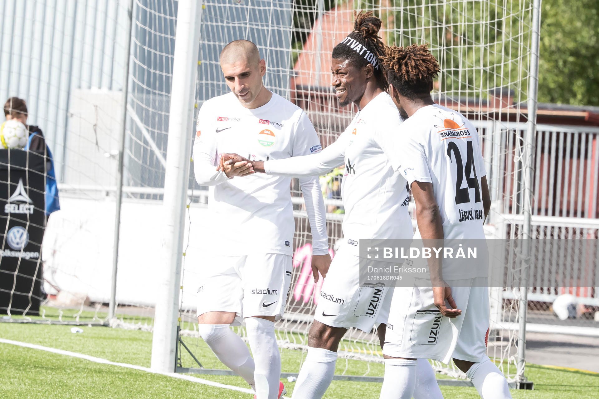 Dalkurds Rawez Lawan Mohamed Bangura och Heradi Rashidi jublar efter 4-0 i fotbollsmatchen i Superettan mellan Dalkurd och Helsingborg den 18 juni 2017 i Borlänge.