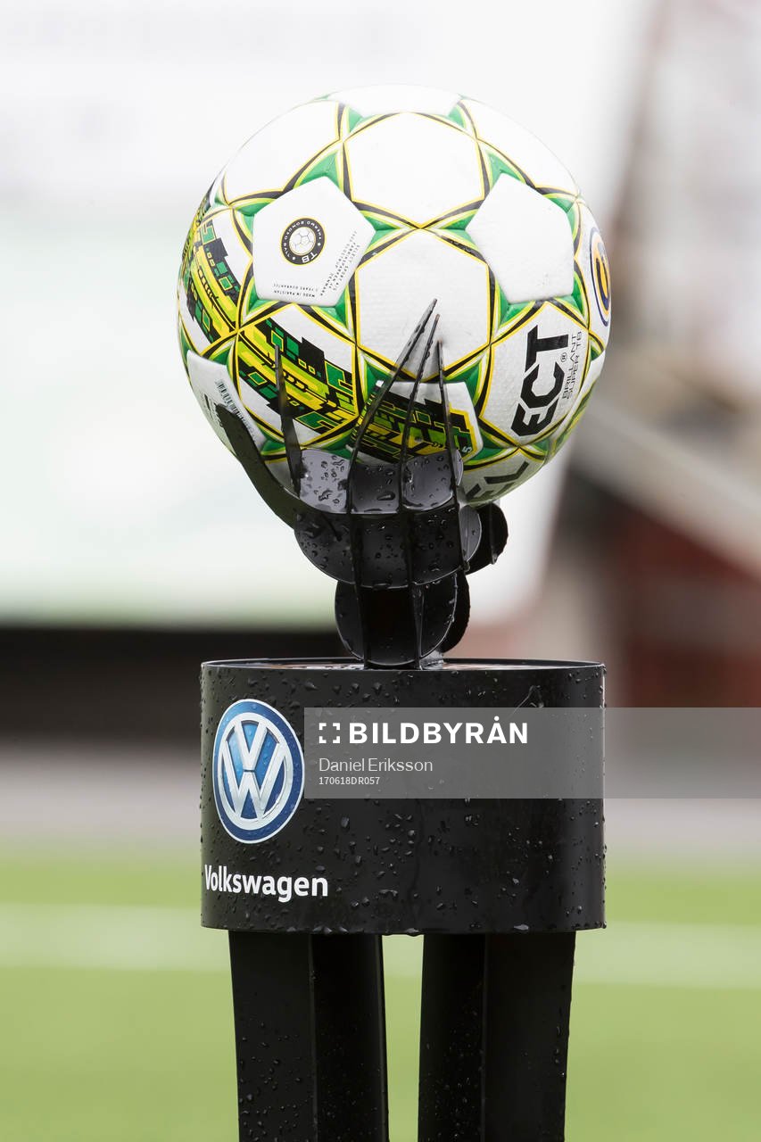 matchbollen i fotbollsmatchen i Superettan mellan Dalkurd