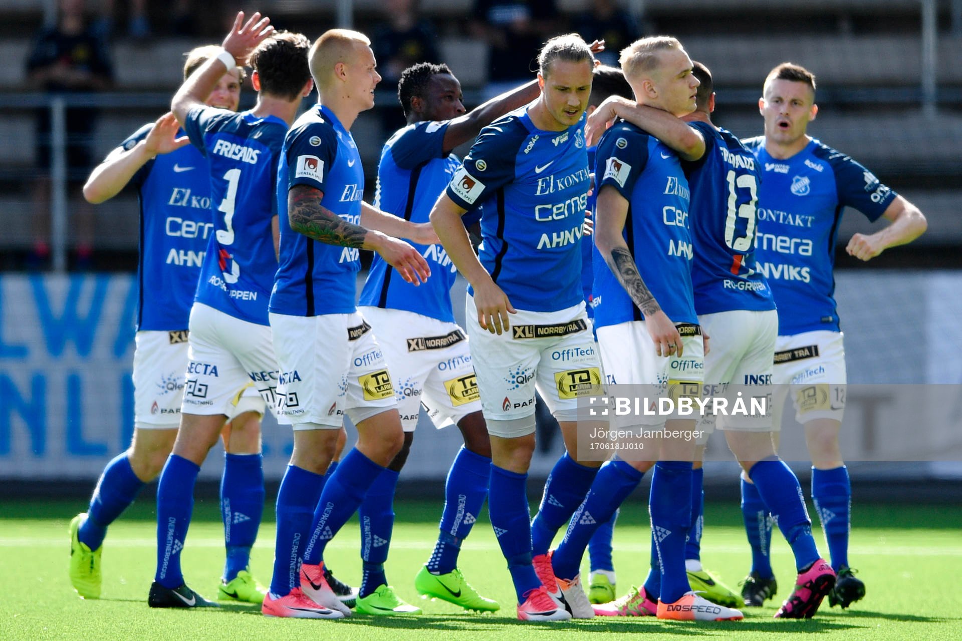 Norrbys Adam Ståhl jublar med lagkamrater