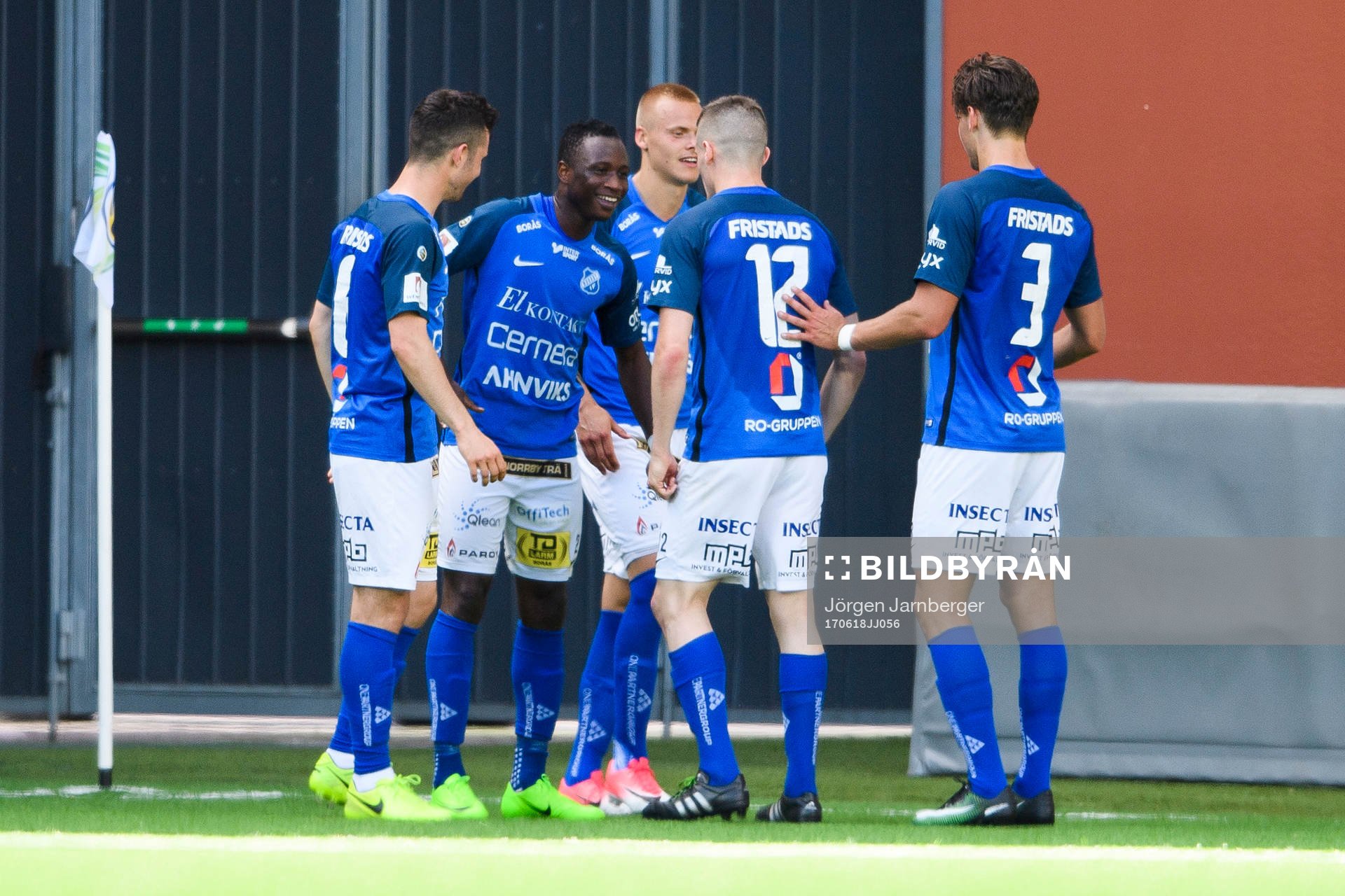 Norrbys Prosper Kasim jublar med övriga i laget