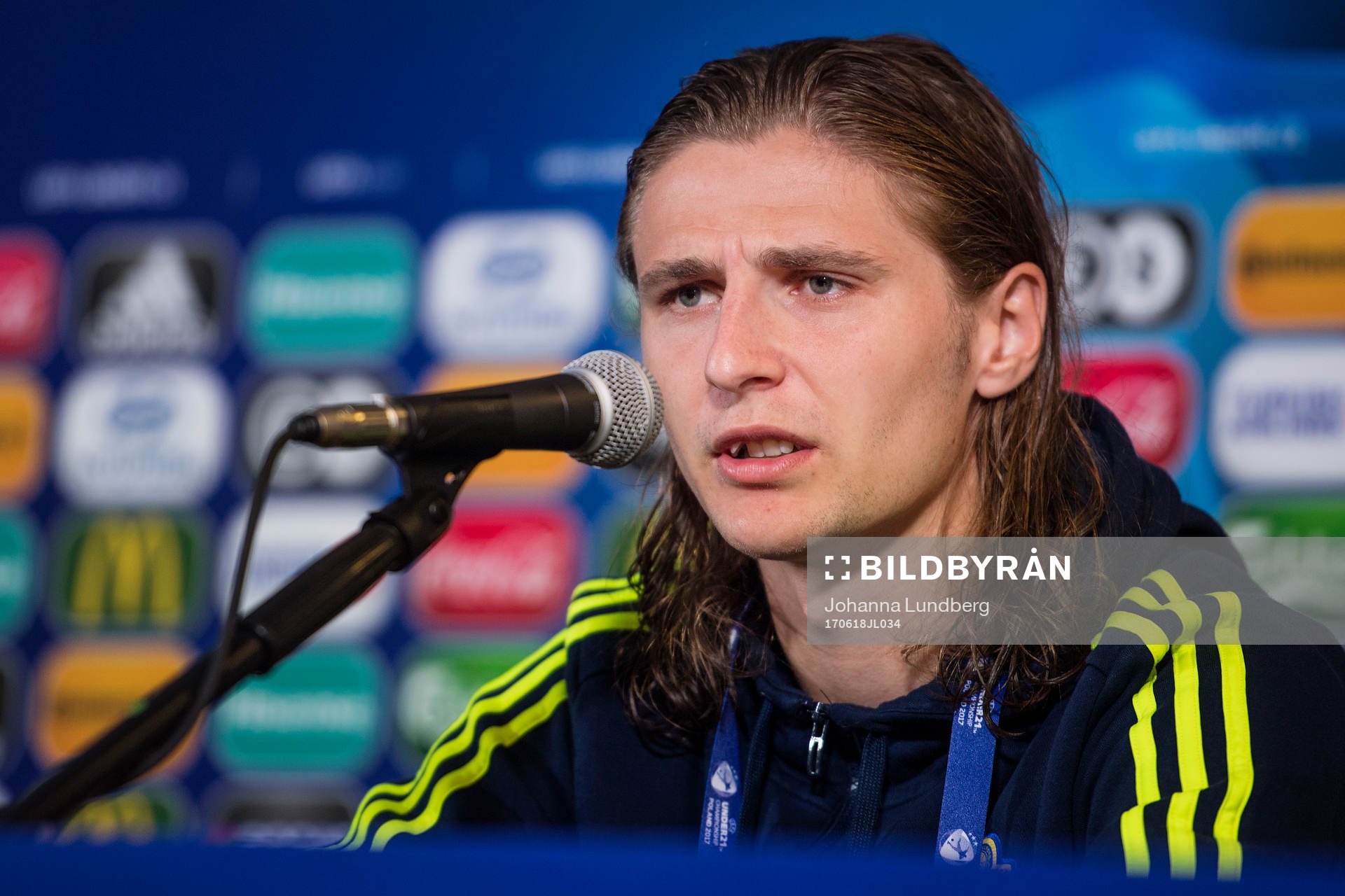 Pawel Cibicki deltar i en presskonferens