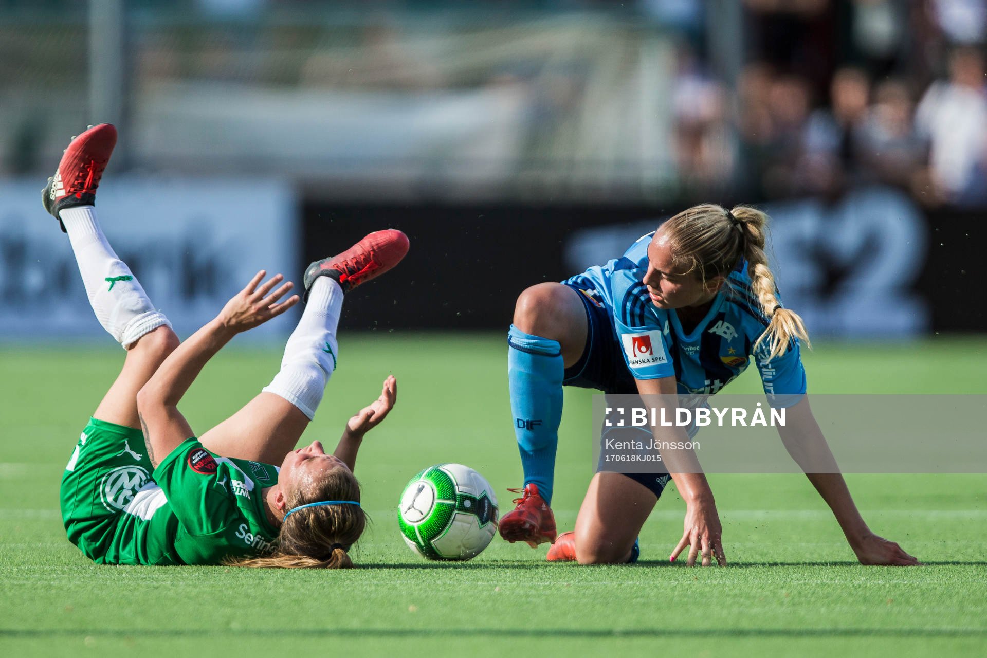 Hammarbys Julia Zigiotti Olme och Djurgårdens Petronella