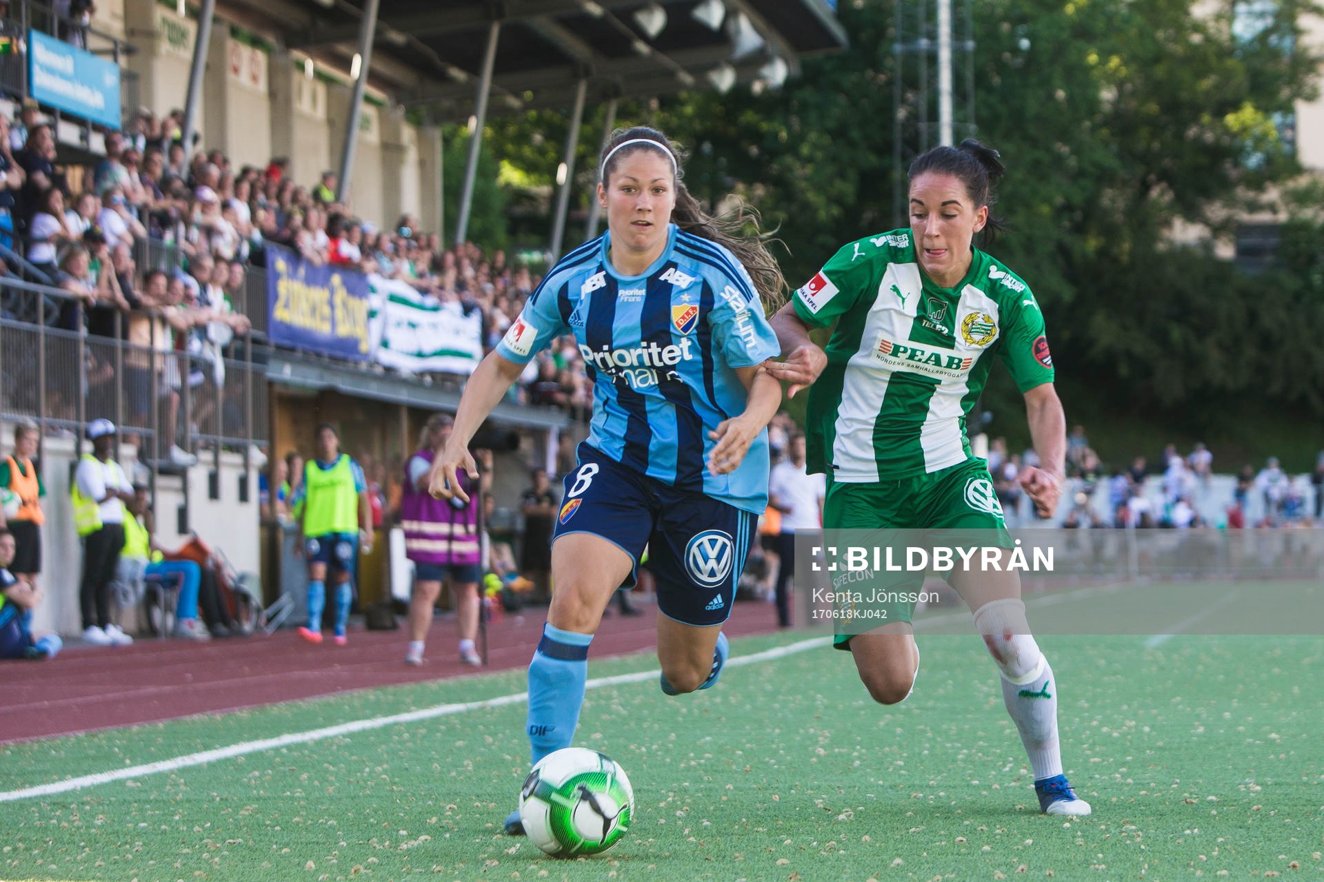 Djurgårdens Michelle Wörner och Hammarbys Anna Oskarsson