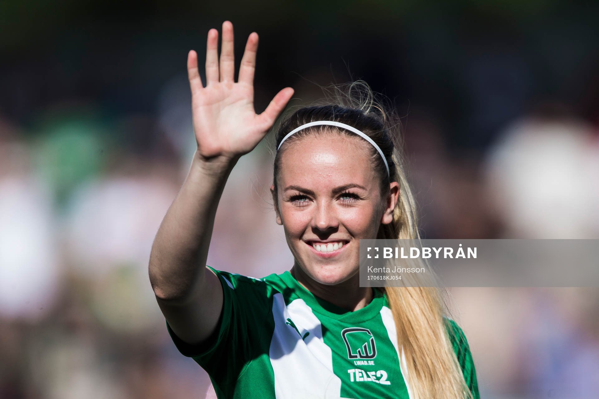 Hammarbys Cathrine Dahlström innan fotbollsmatchen i