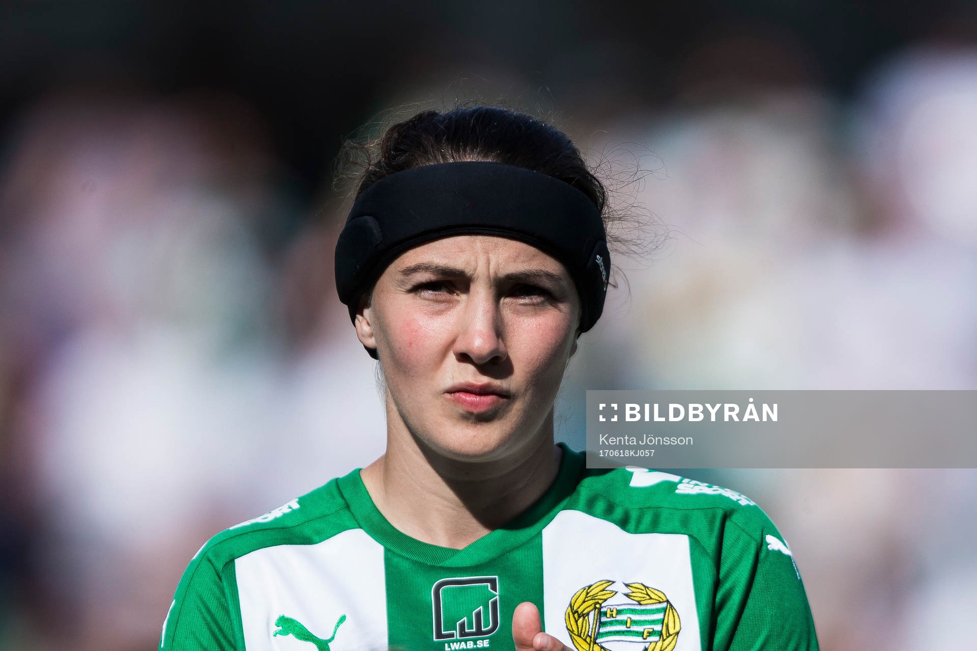 Hammarbys Helén Eke innan fotbollsmatchen i Damallsvenskan