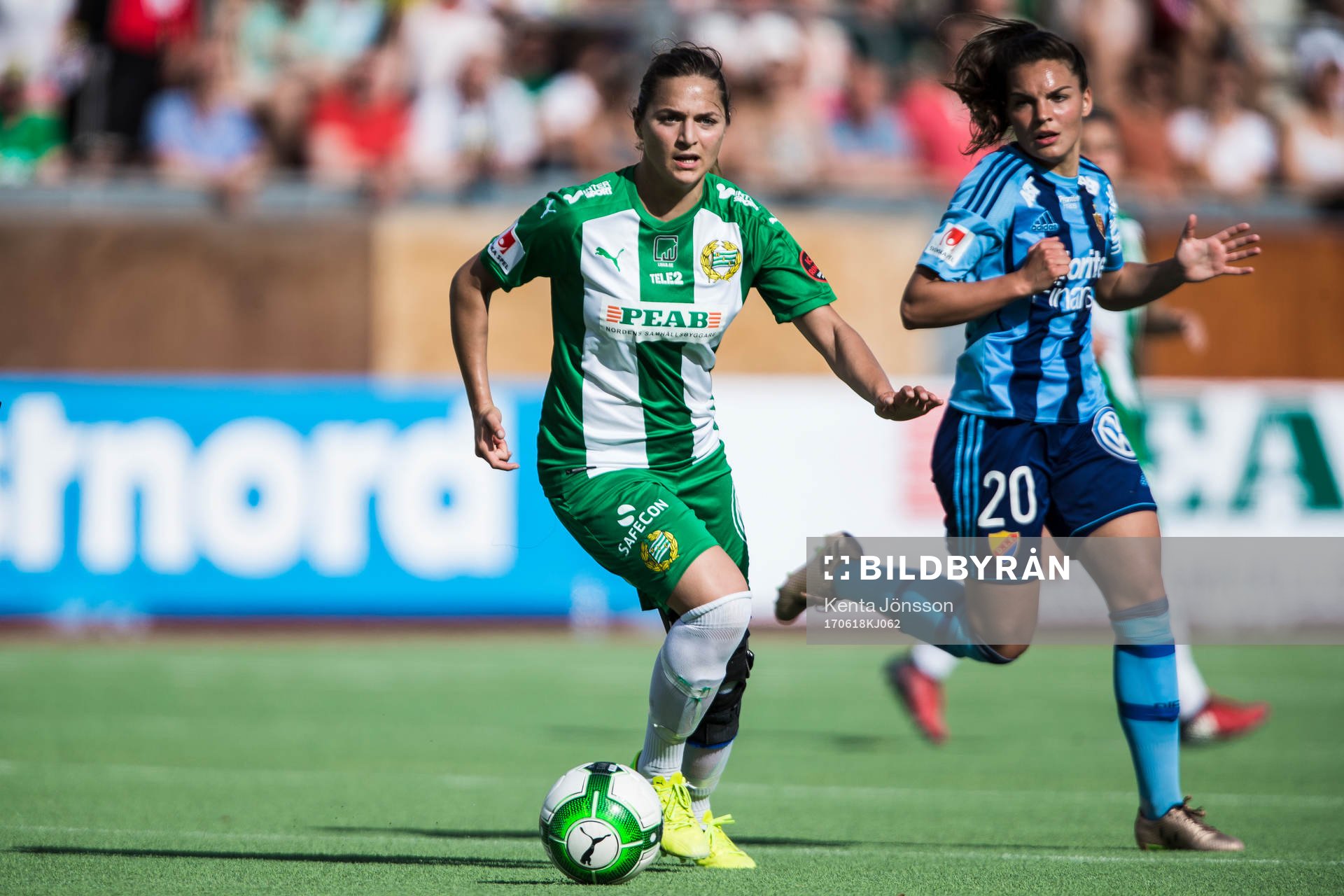 Hammarbys Elena Sadiku och Djurgårdens Johanna Rytting