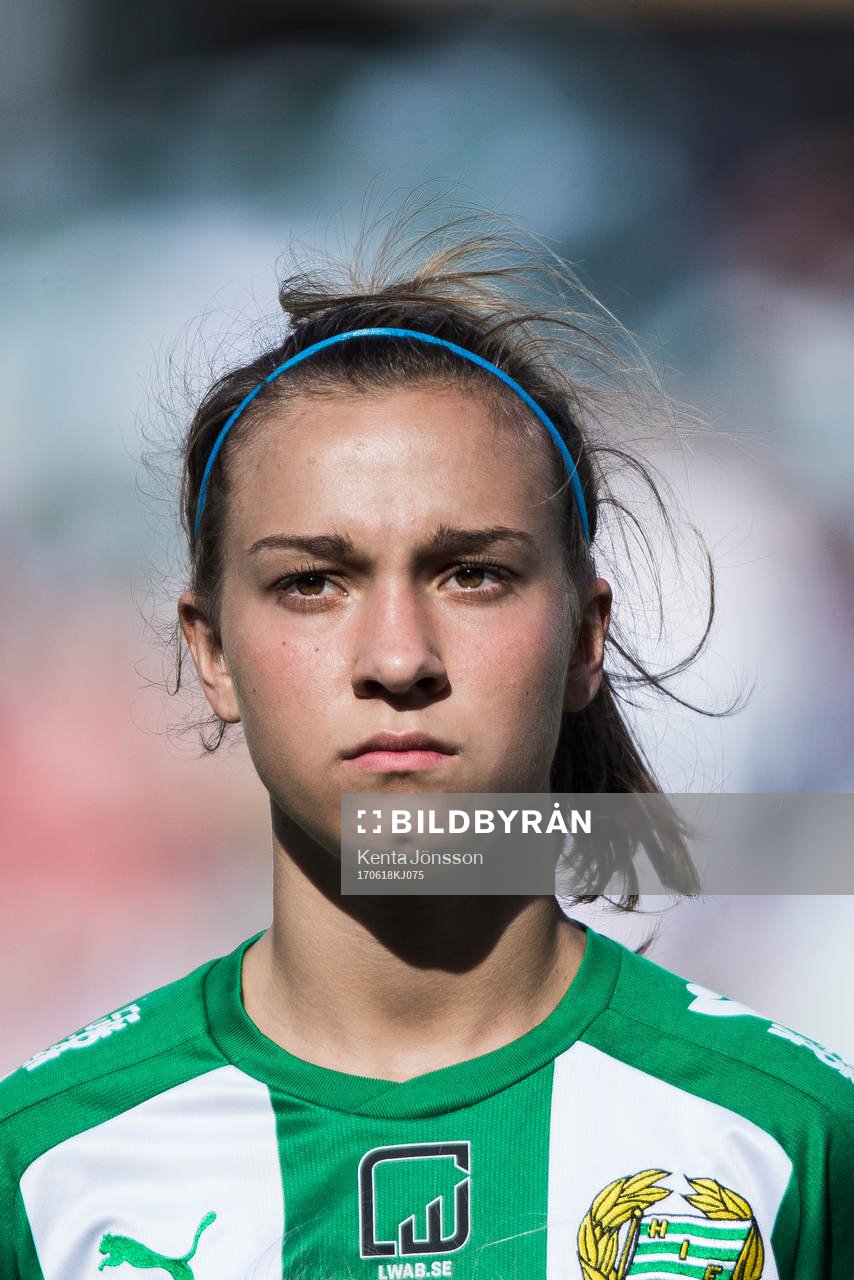 Hammarbys Julia Zigiotti Olme innan fotbollsmatchen i