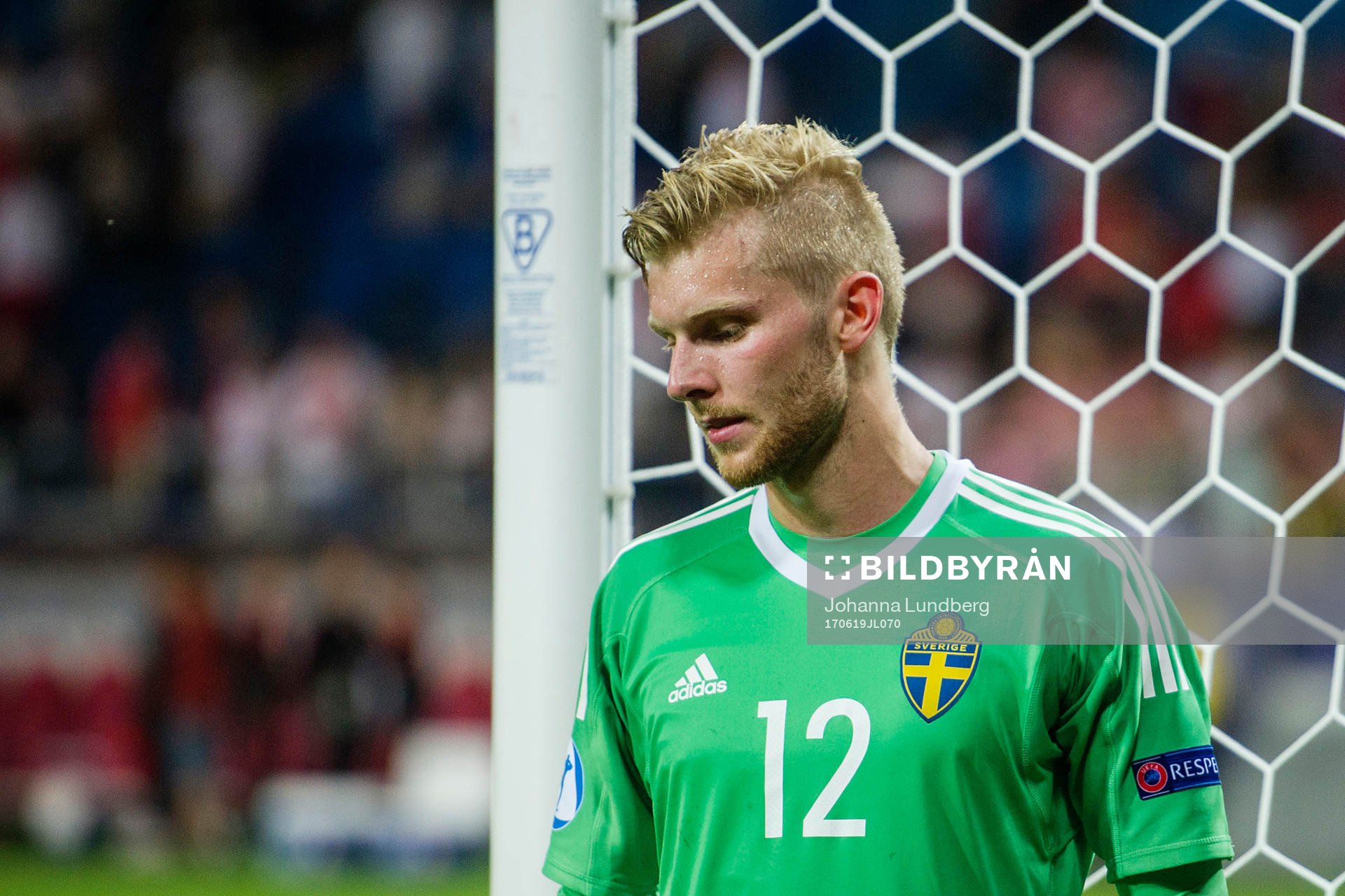 Sveriges målvakt Anton Cajtoft deppar