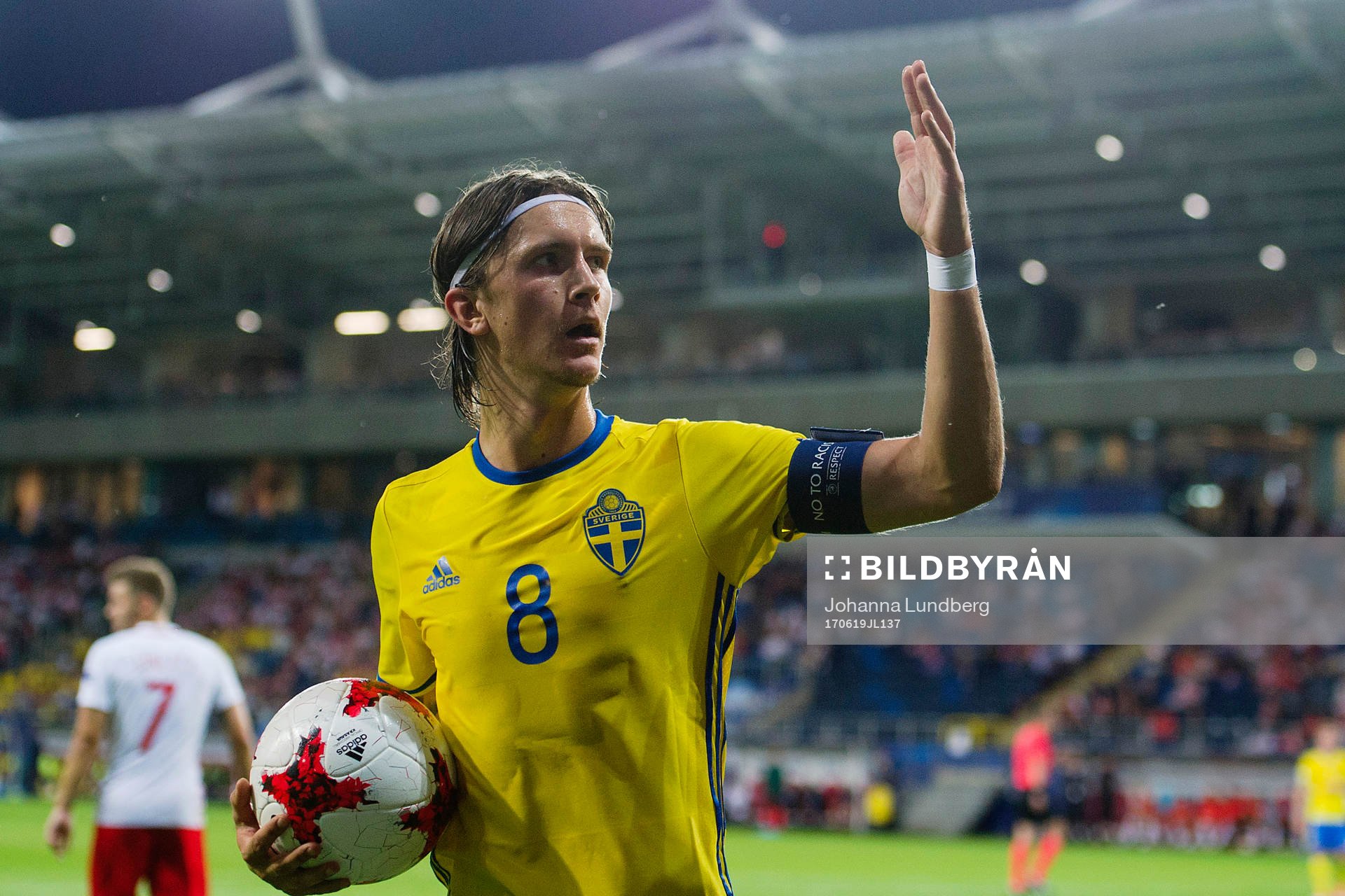 Sveriges Kristoffer Olsson manar till publiken