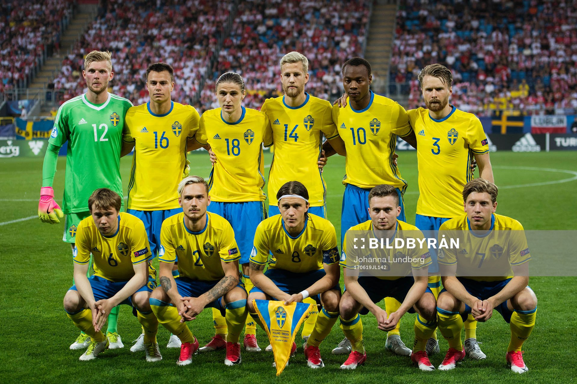 Sveriges spelare ställer upp för en lagbild