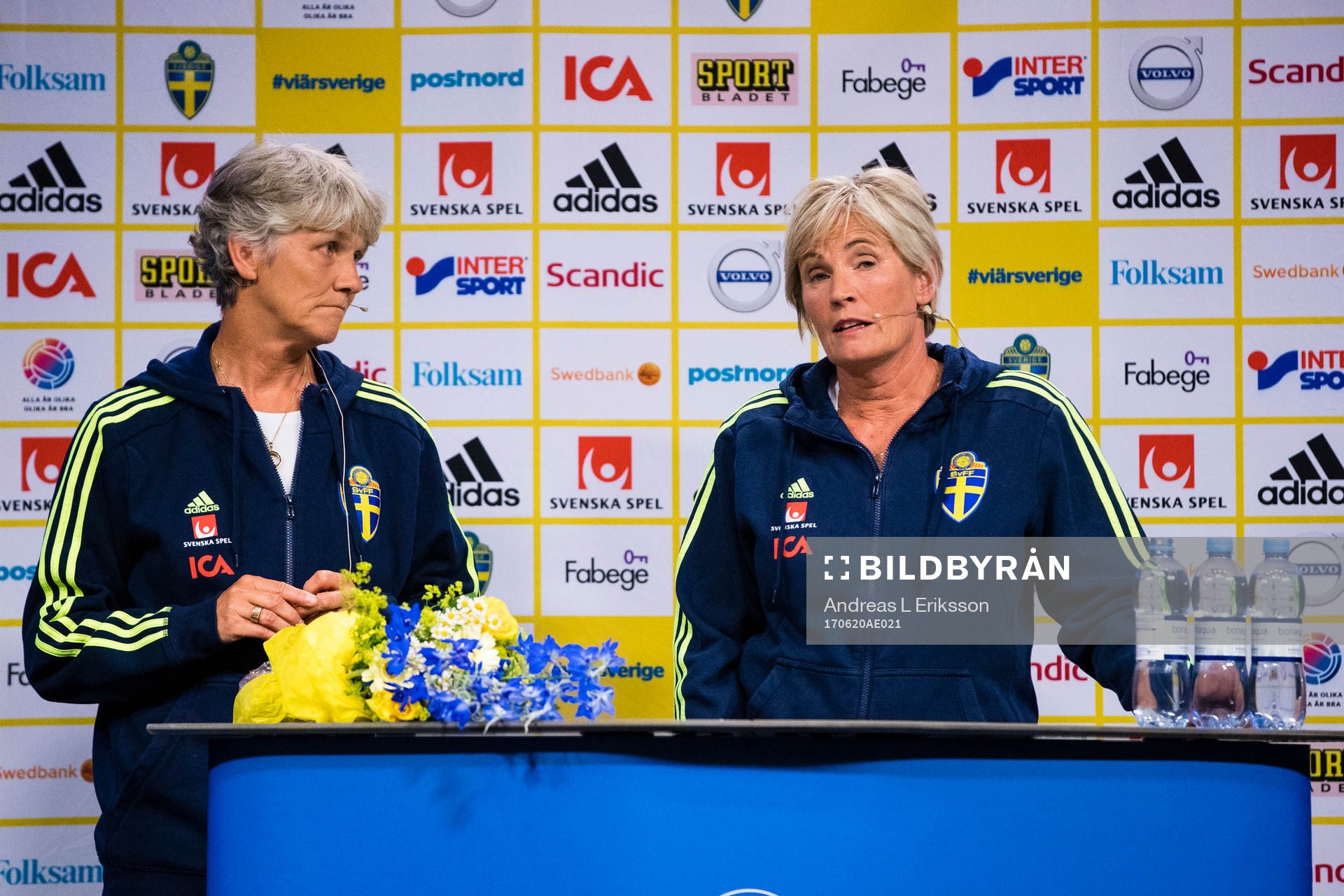 Förbundskapten Pia Sundhage och assisterande