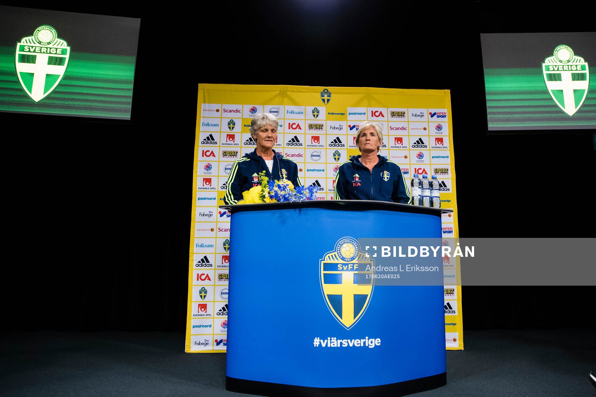 Förbundskapten Pia Sundhage och assisterande