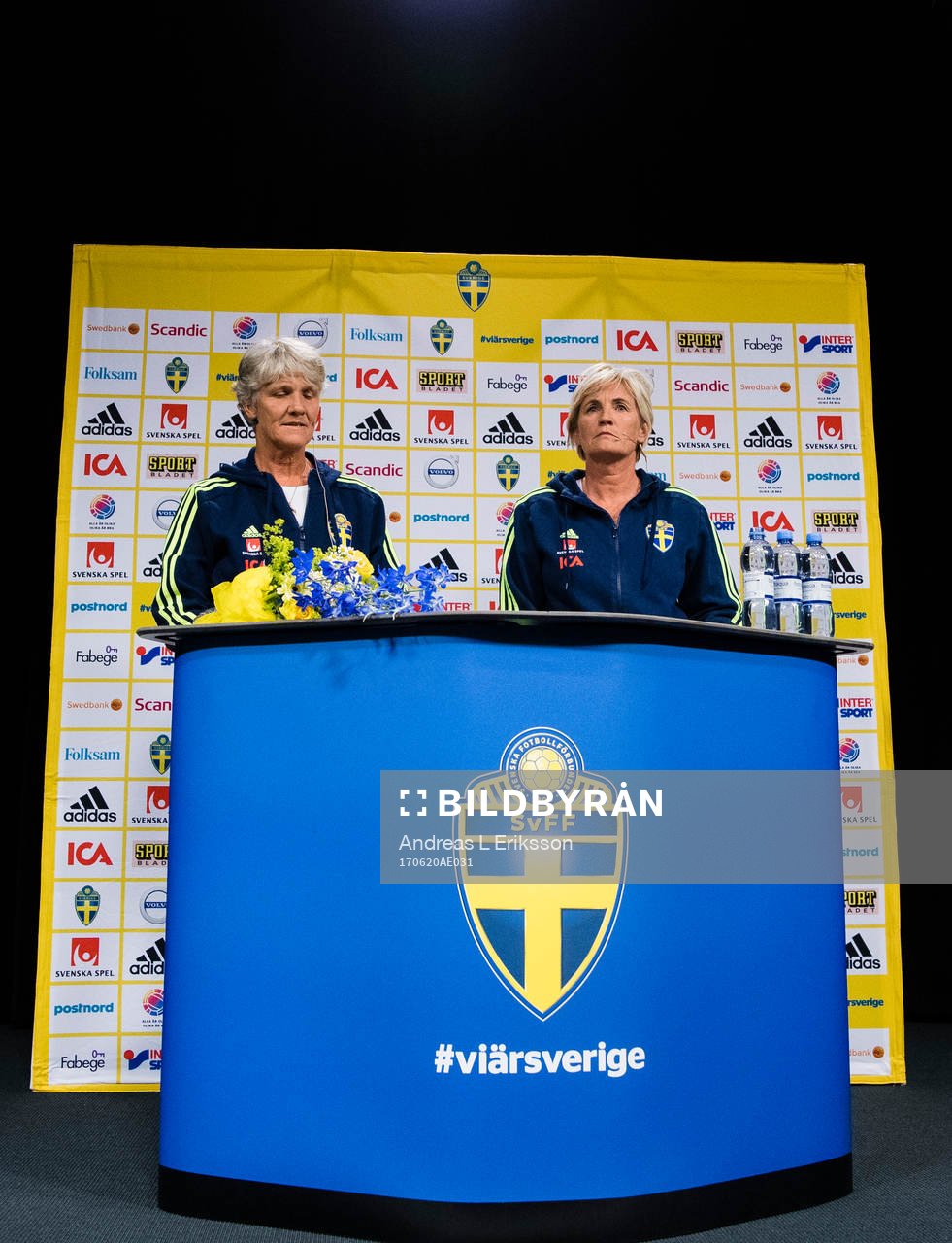 Förbundskapten Pia Sundhage och assisterande