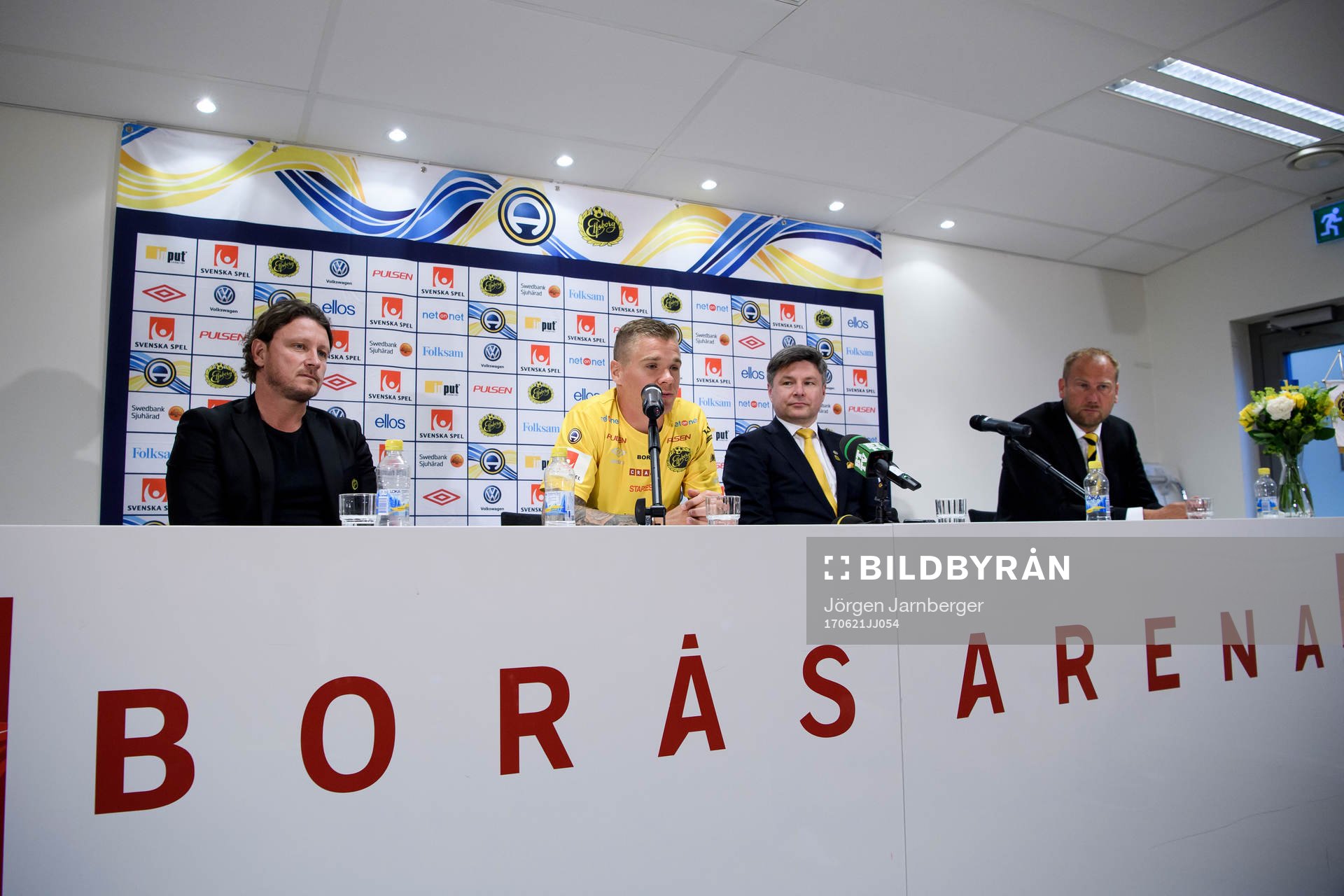 Klubbchef Stefan Andreasson, nyförvärvet Samuel Holmén,
