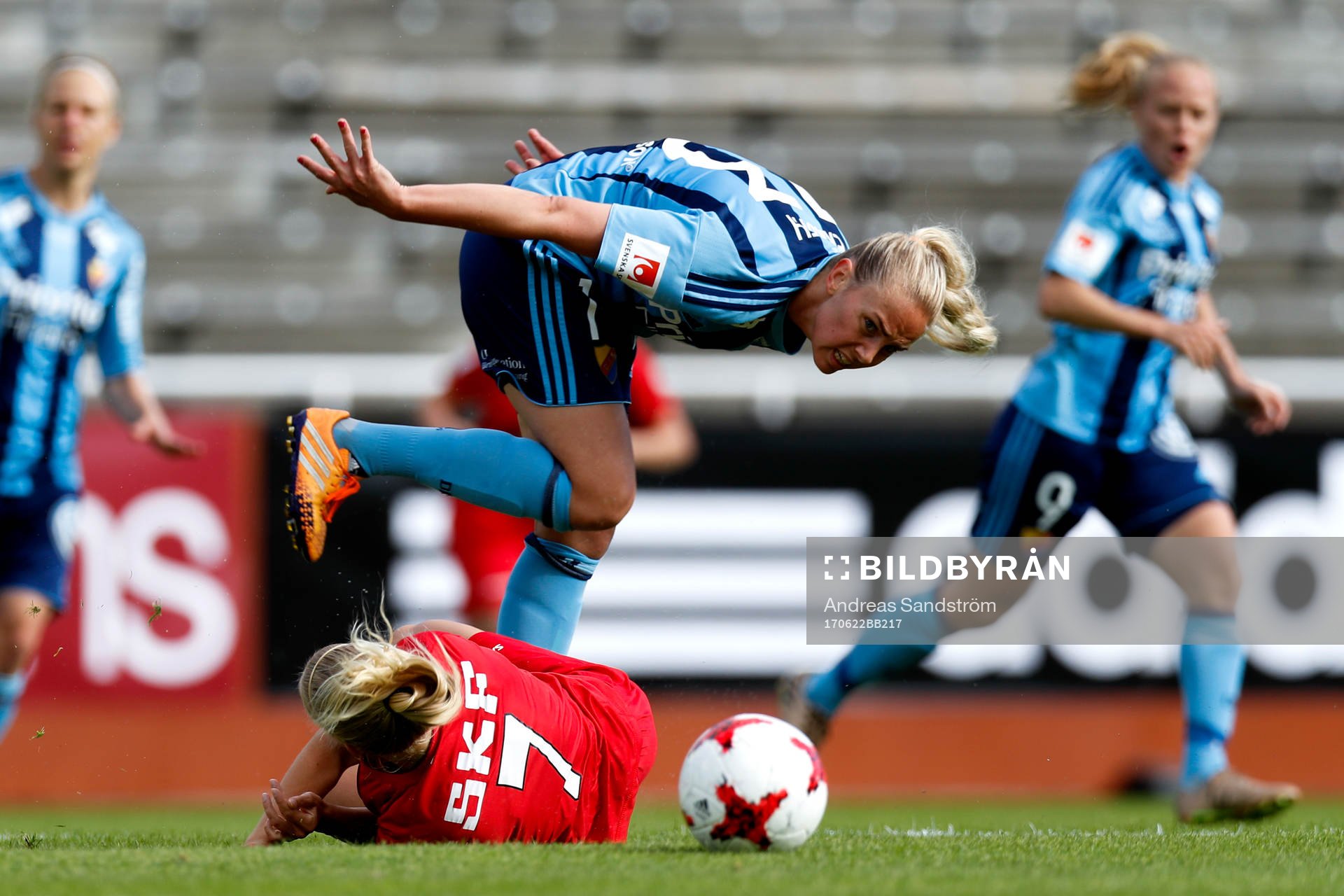 Djurgårdens Petronella Ekroth och Göteborgs Adelina Engman