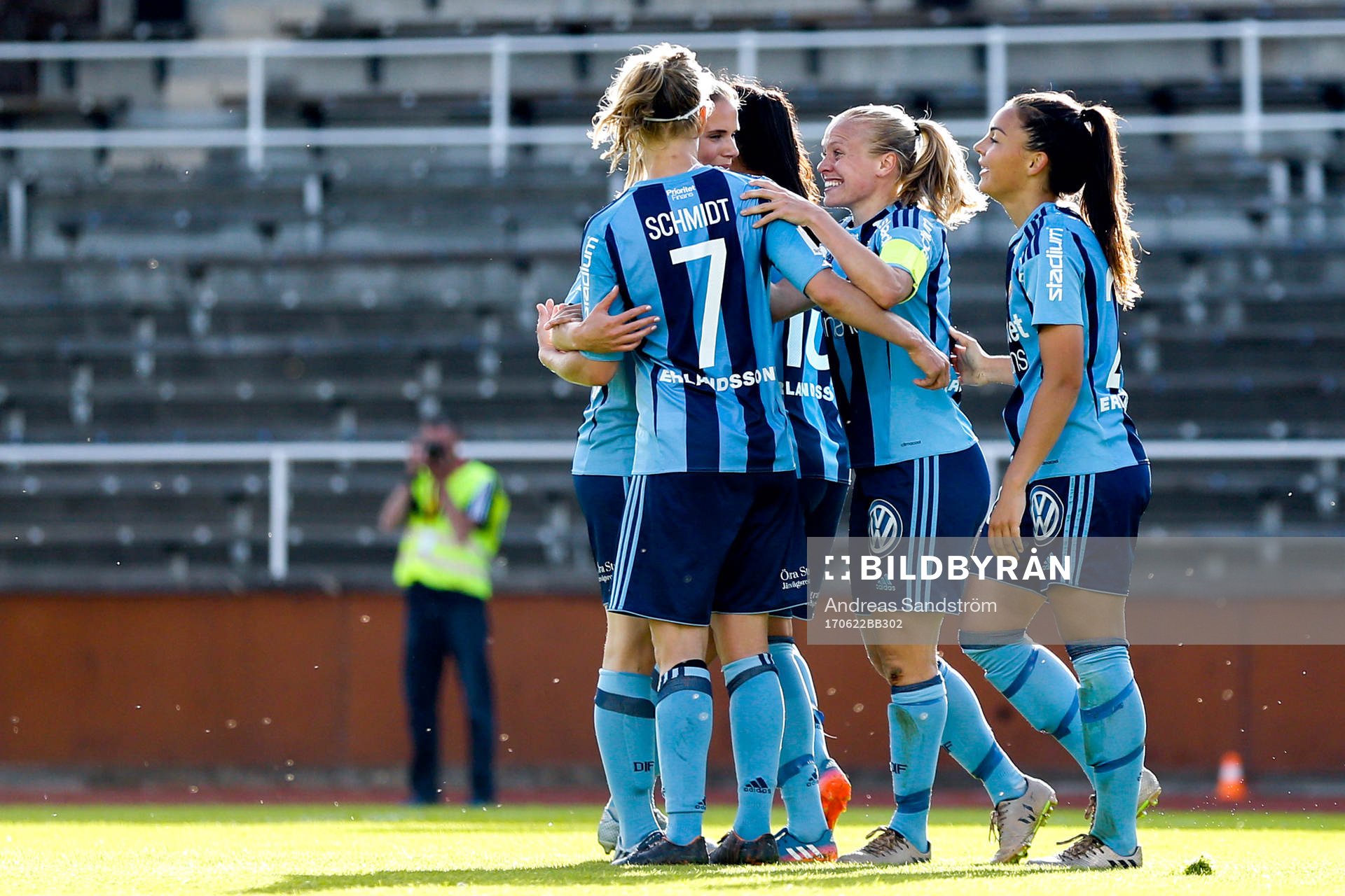 Djurgårdens Johanna Rytting Kaneryd jublar med lagkamrater
