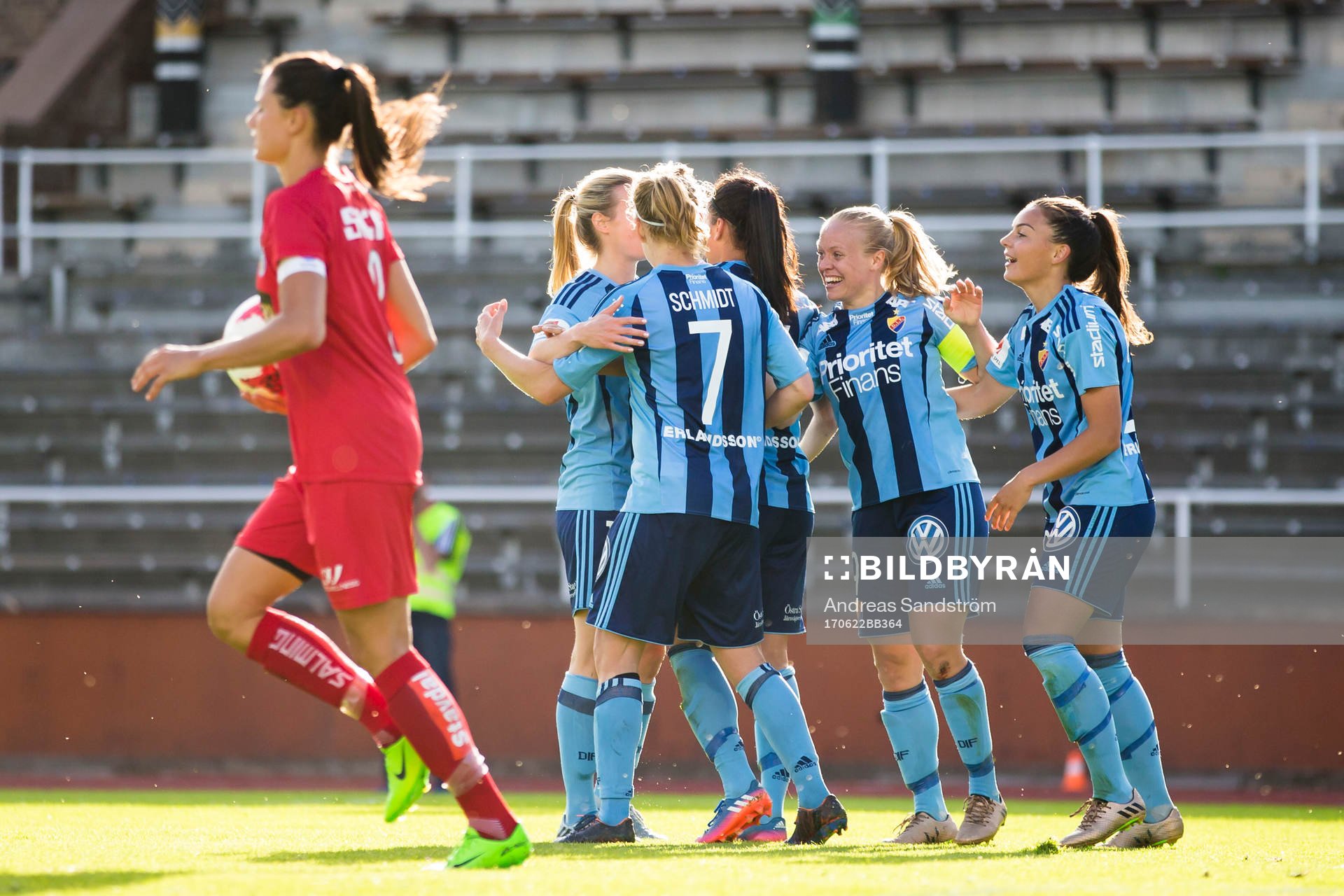 Djurgårdens Johanna Rytting Kaneryd (h) gör 2-0 och firar