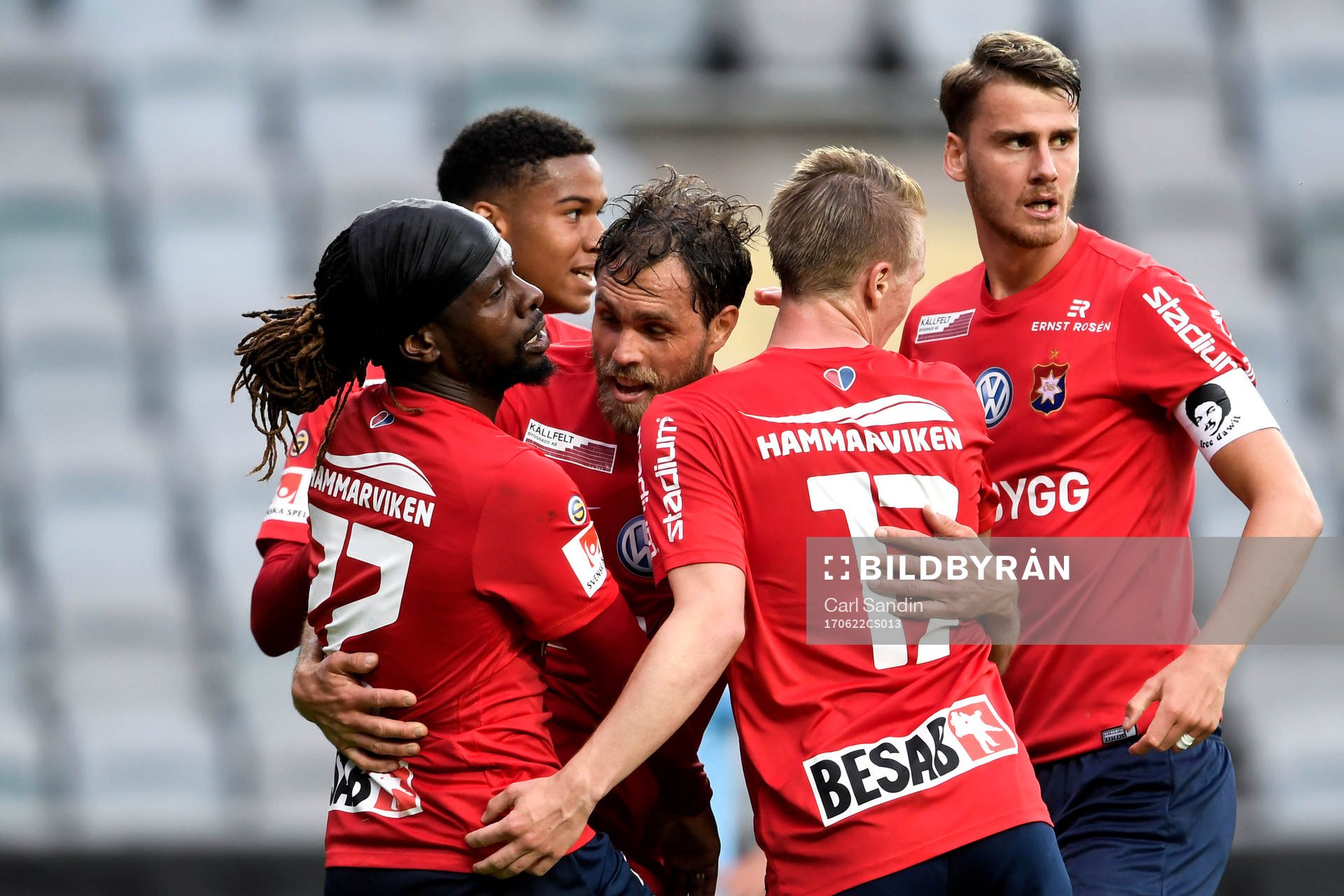 Örgrytes Johan Elmander jublar med lagkamrater efter 1-1 under fotbollsmatchen i Superettan mellan Örgryte och Degerfors den 22 juni 2017 i Göteborg.