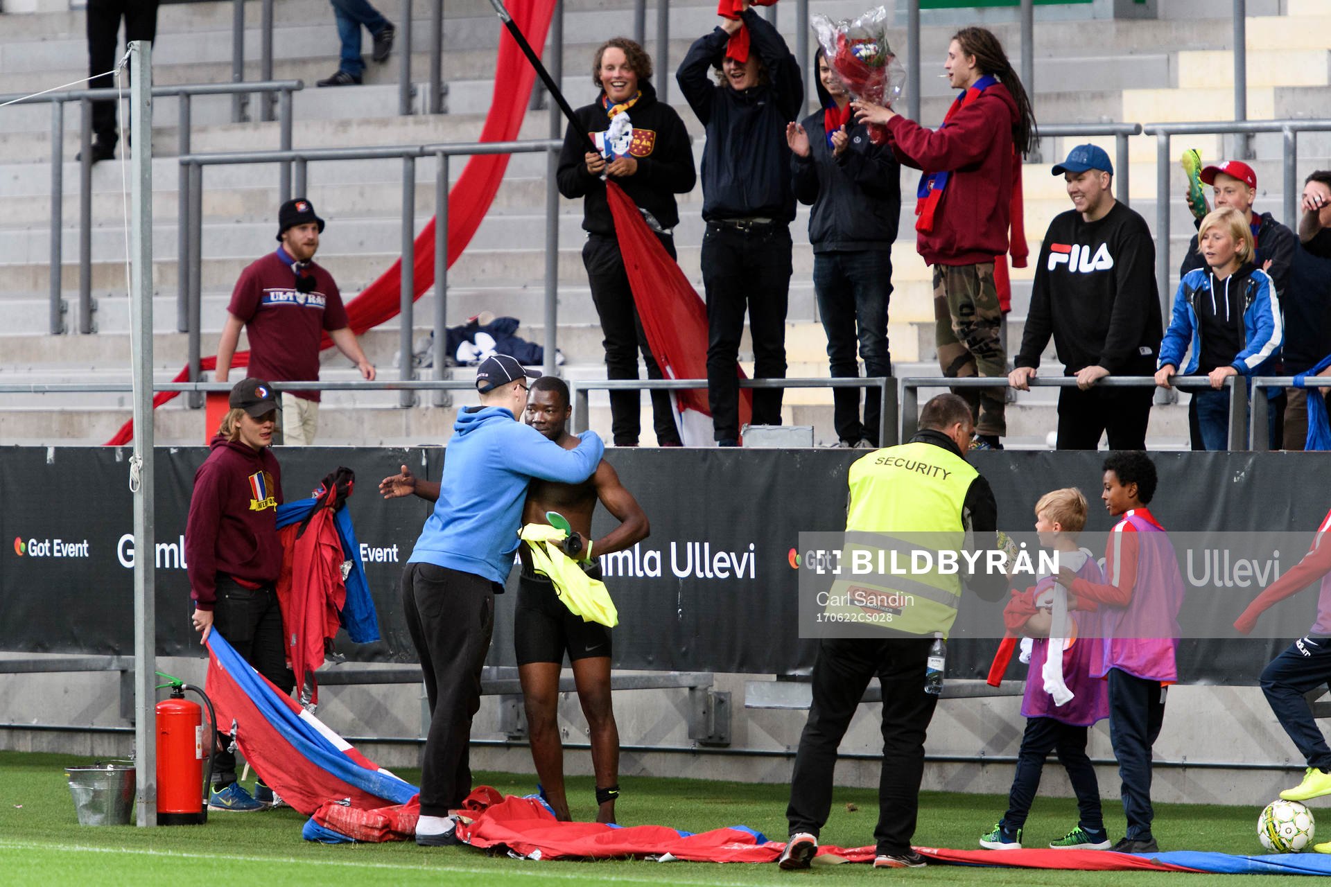 Örgrytes Alexis Yougouda Kada klär av sig och ger bort sina kläder efter fotbollsmatchen i Superettan mellan Örgryte och Degerfors den 22 juni 2017 i Göteborg.