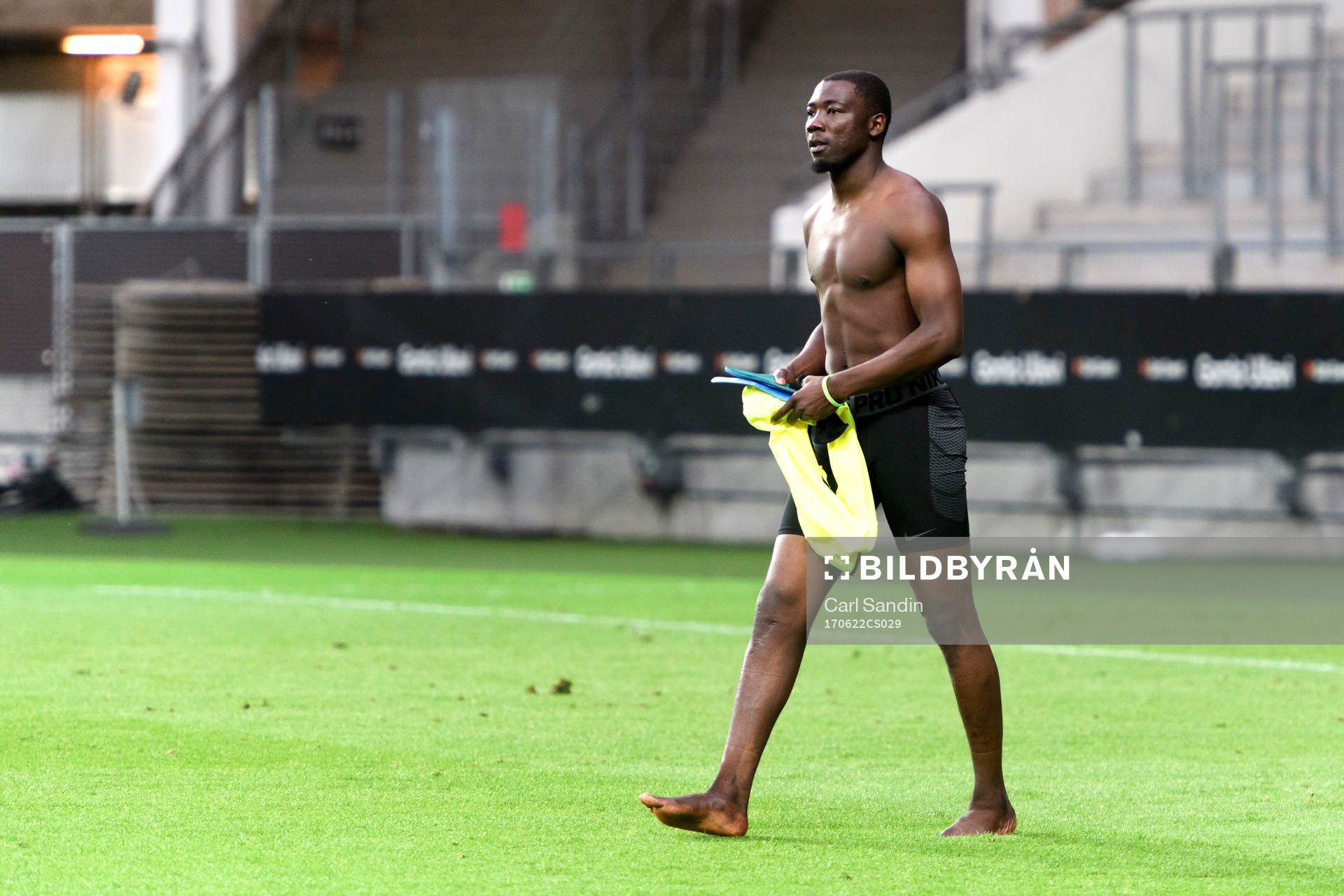 Örgrytes Alexis Yougouda Kada går i underkläderna efter att han gett bort sina kläder till publiken efter fotbollsmatchen i Superettan mellan Örgryte och Degerfors den 22 juni 2017 i Göteborg.
