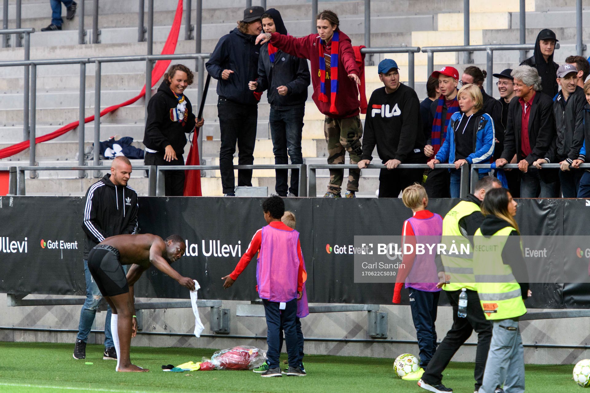 Örgrytes Alexis Yougouda Kada klär av sig och ger bort sina kläder efter fotbollsmatchen i Superettan mellan Örgryte och Degerfors den 22 juni 2017 i Göteborg.