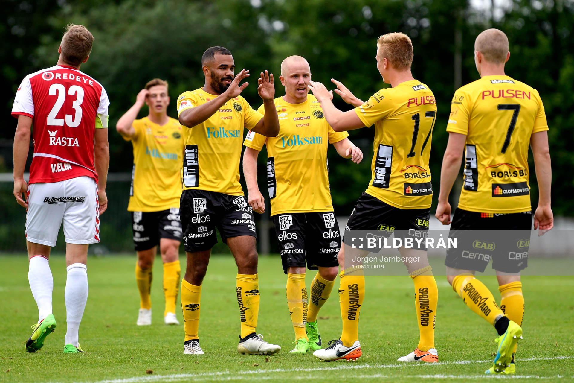 Elfsborgs Alex Dyer, Simon Lundevall och Per Frick jublar