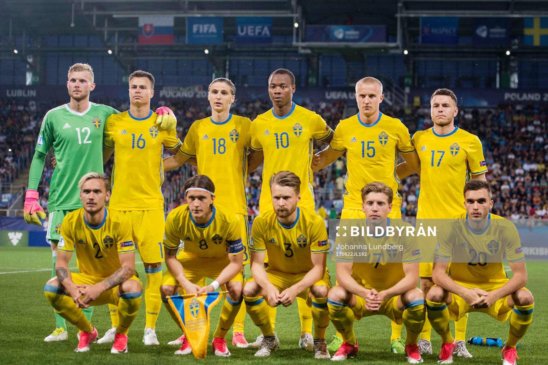 Sveriges spelare ställer upp för en lagbild
