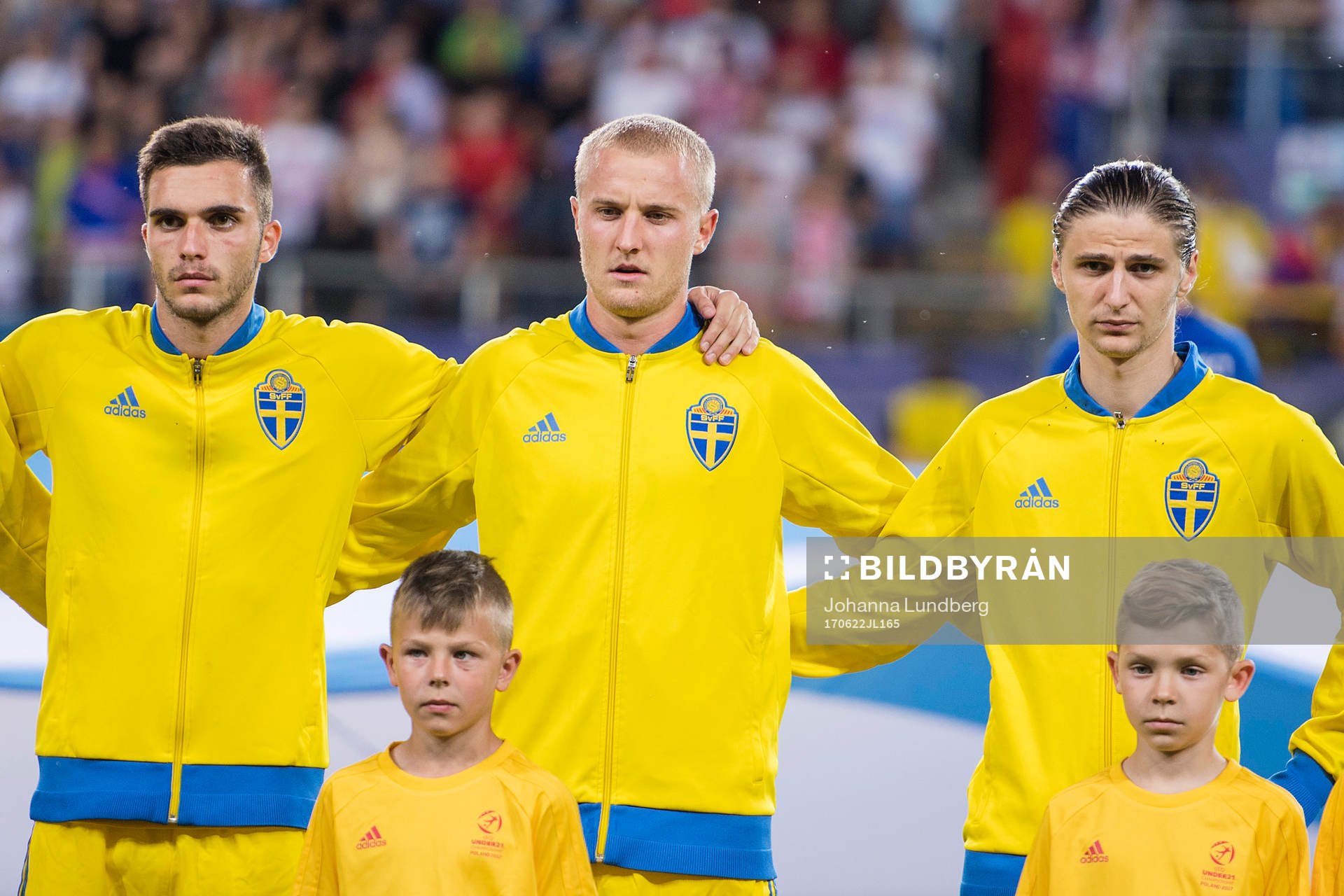 Sveriges Egzon Binaku, Franz Brorsson och Pawel Cibicki under fotbollsmatchen i U21-EM mellan Slovakien och Sverige den 22 juni 2017 i Lublin.