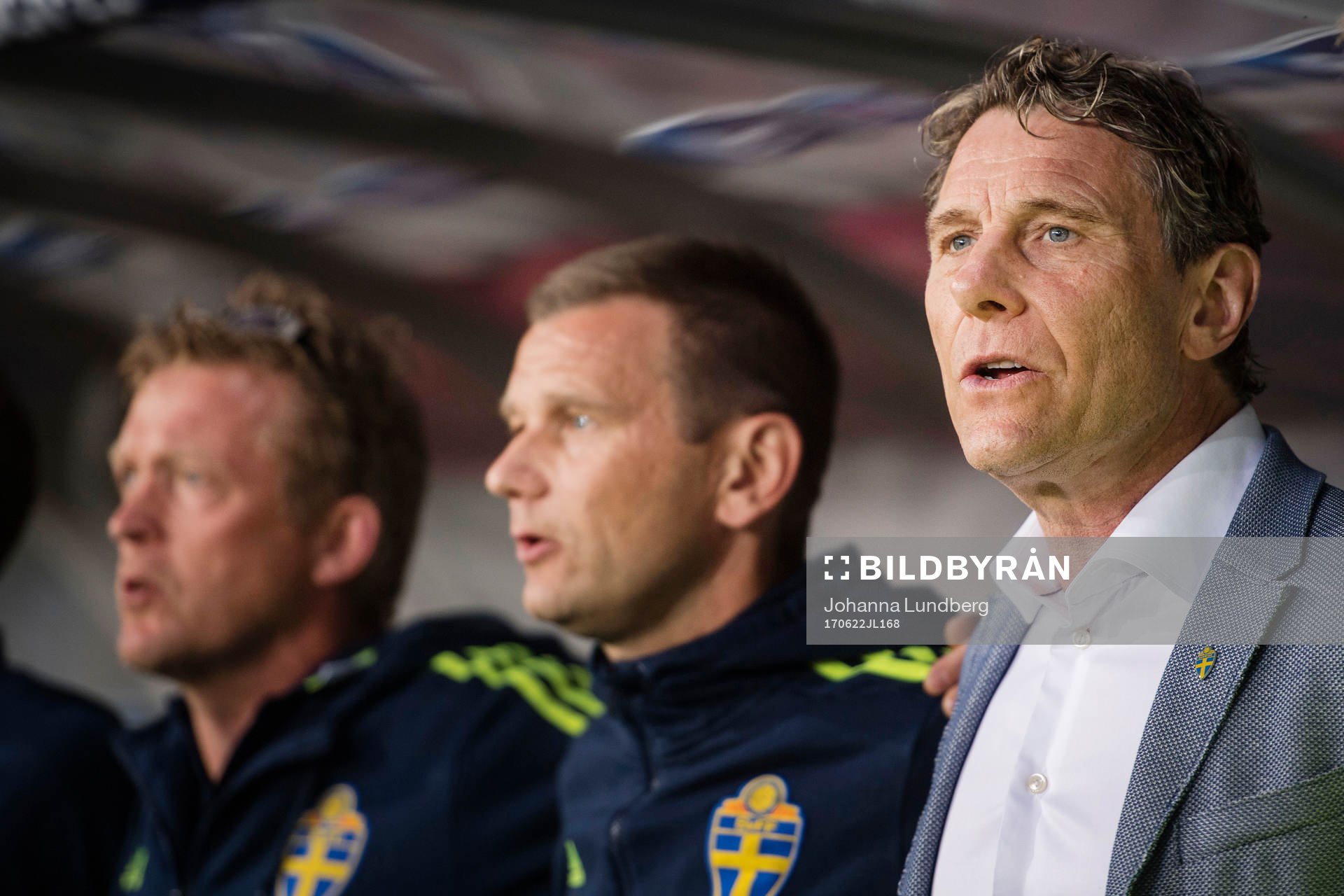 Sveriges förbundskapten Håkan Ericson, assisterande förbundskapten Andreas Pettersson och målvaktstränare Leif Troedsson under fotbollsmatchen i U21-EM mellan Slovakien och Sverige den 22 juni 2017 i Lublin.