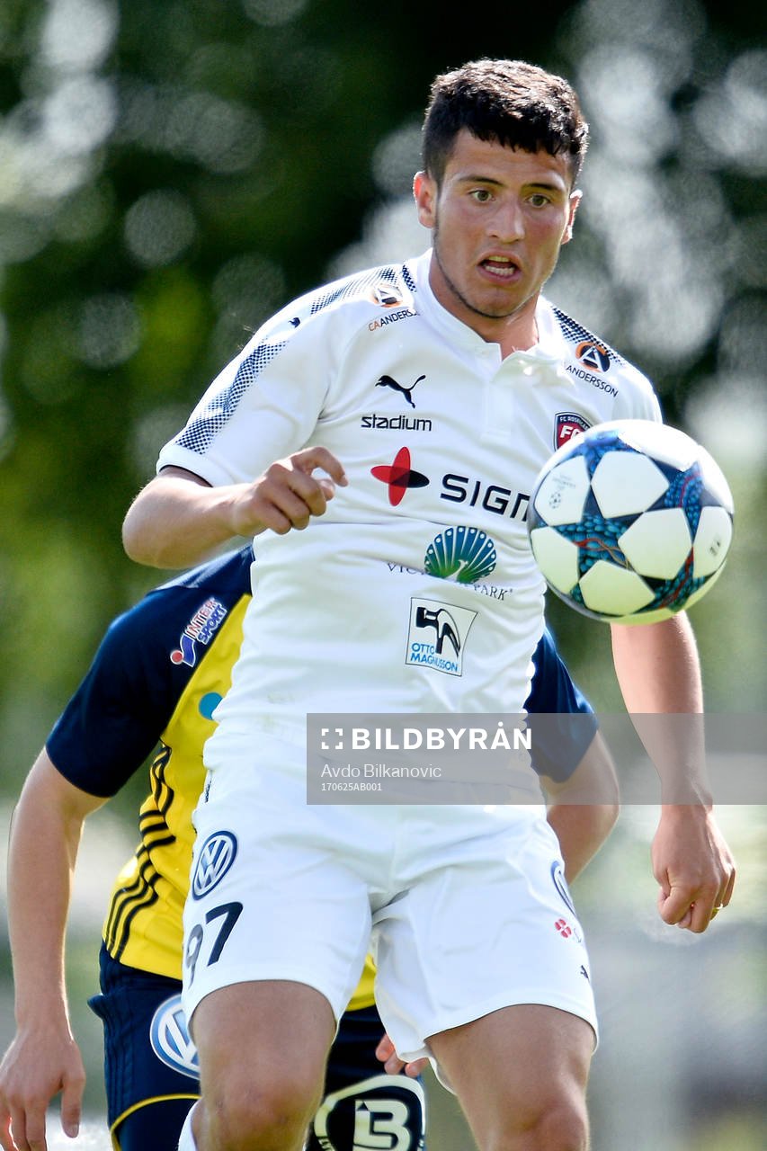 Rosengårds Astrit Seljamni under fotbollsmatchen i Division 1 Södra mellan Ängelholm och Rosengård den 25 juni 2017 i Ängelholm.
