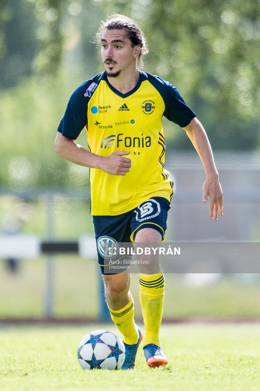 Ängelholms Nemanja Gojacanin under fotbollsmatchen i Division 1 Södra mellan Ängelholm och Rosengård den 25 juni 2017 i Ängelholm.
