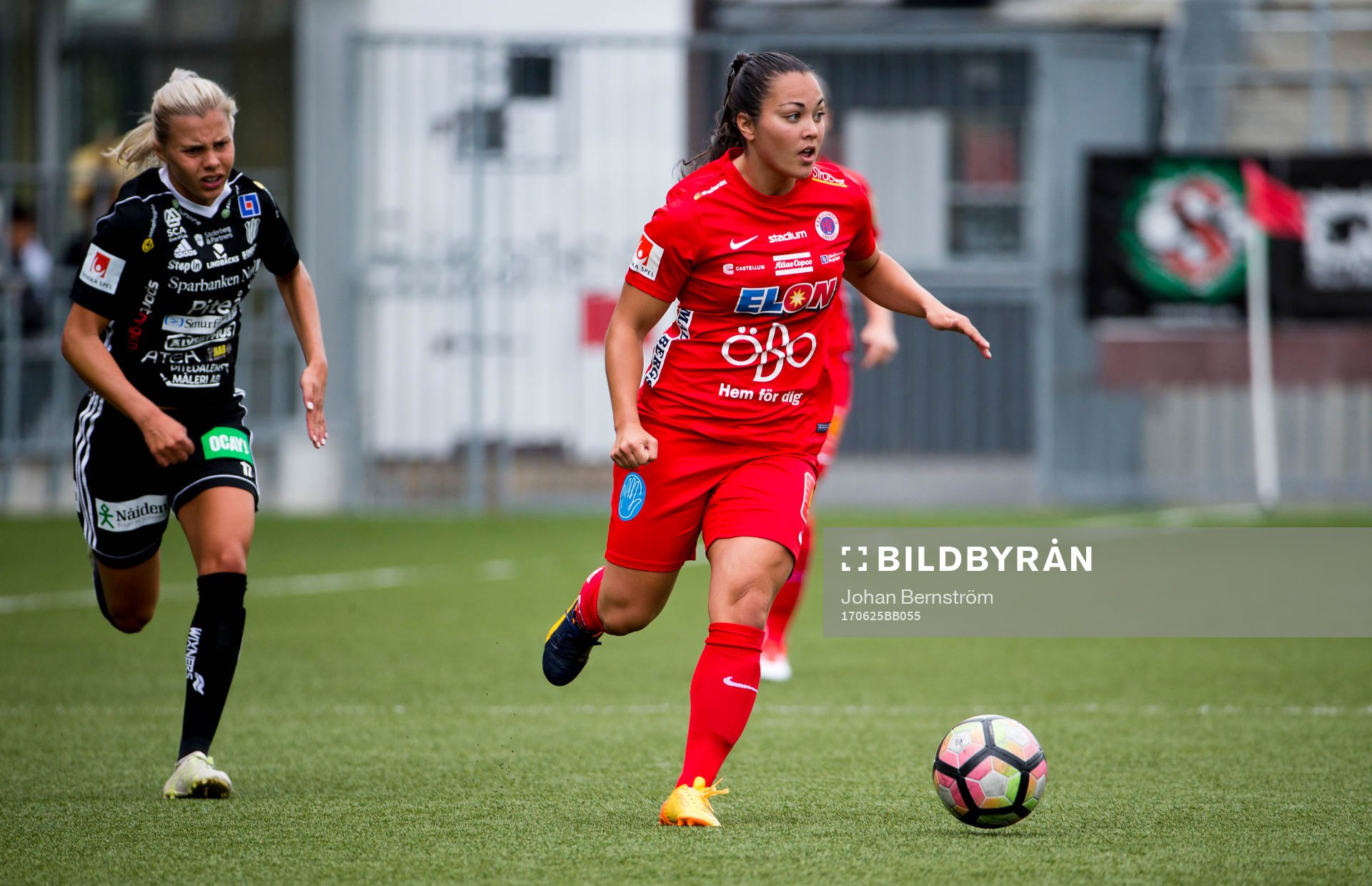 Örebros Michelle De Jong och Piteås Lotta Ökvist